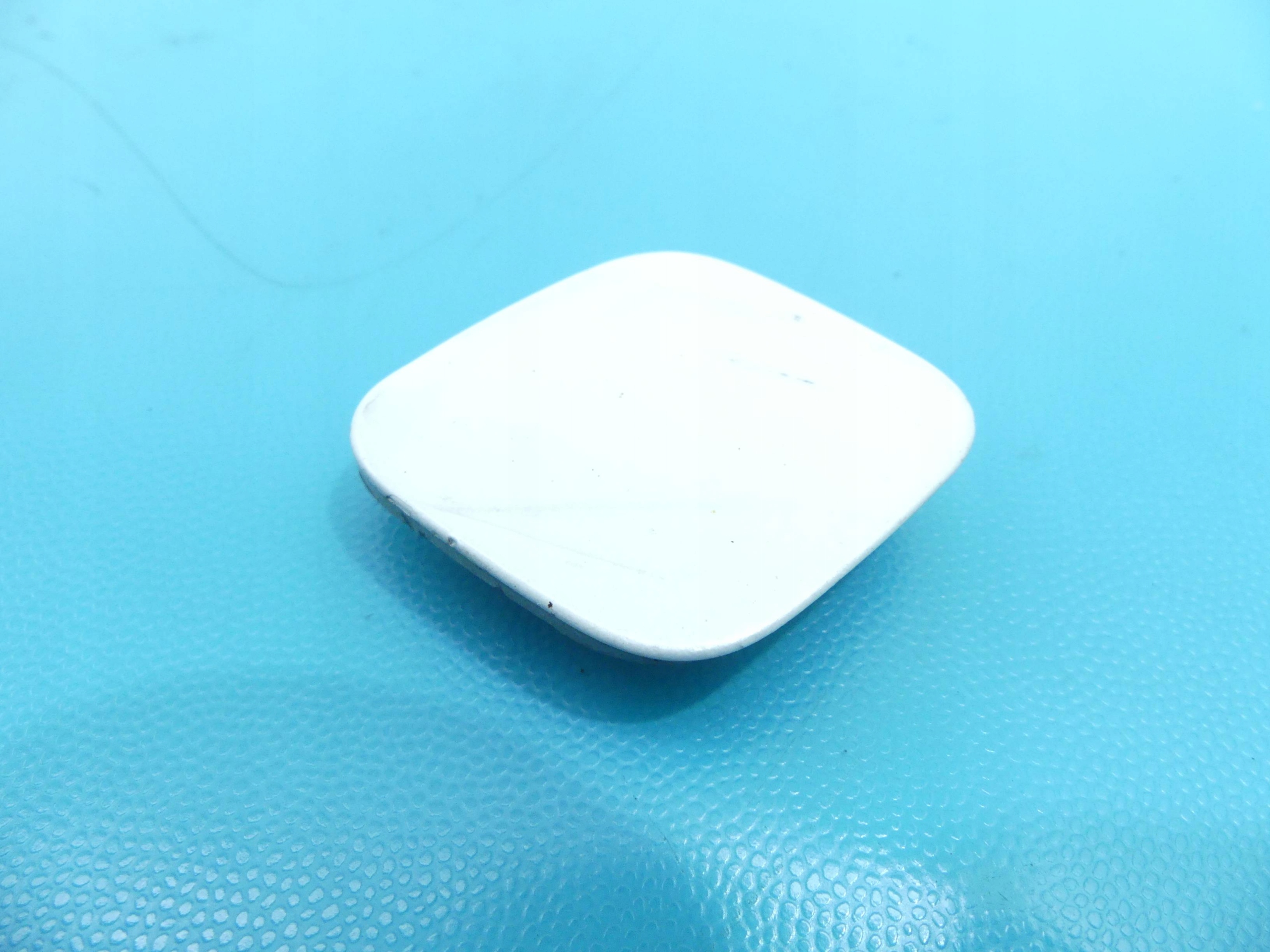 52129-53050 - ЗАГЛУШКА БАМПЕРА ПЕРЕДНИЙ КРЮК LEXUS IS II БЕЛЫЙ 077