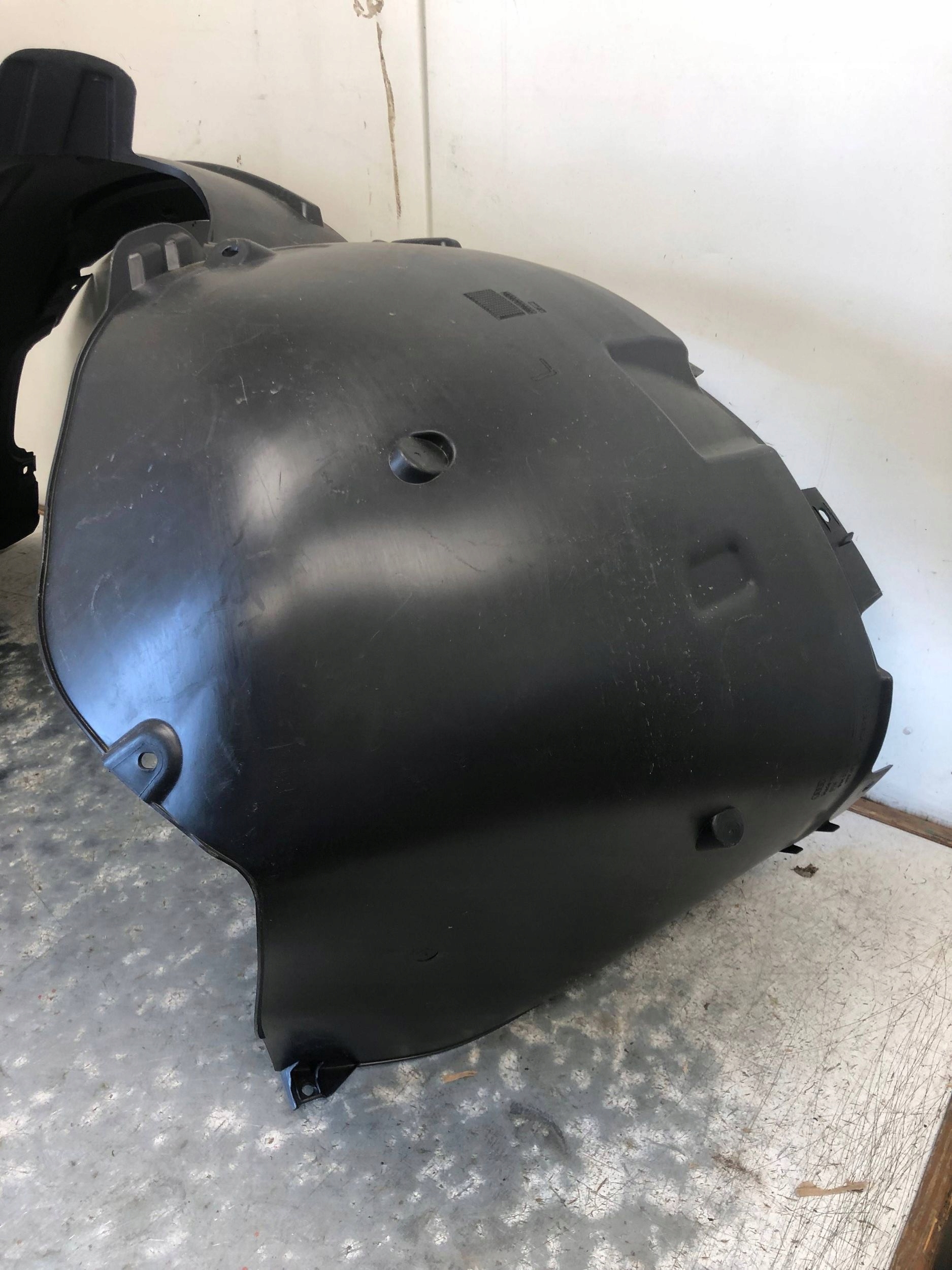 mudguard left front AUDI Q2 81M 81M821171