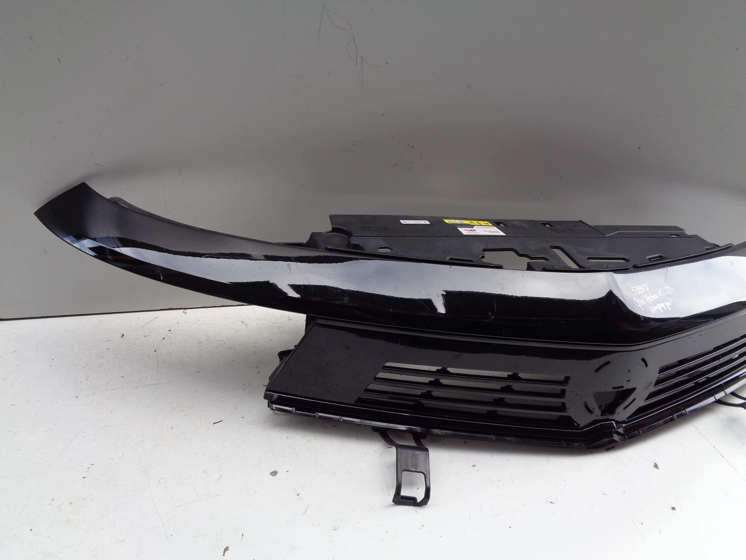 front prekladgrill moulding pillar support OPEL ASTRA VI 6 L 22- NR 53977