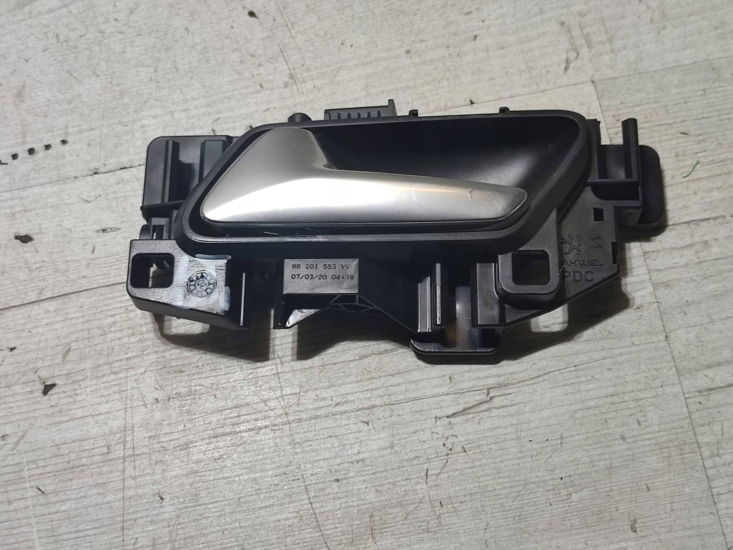 Peugeot 2008 II 2020 rear part side left handle inner door przednich