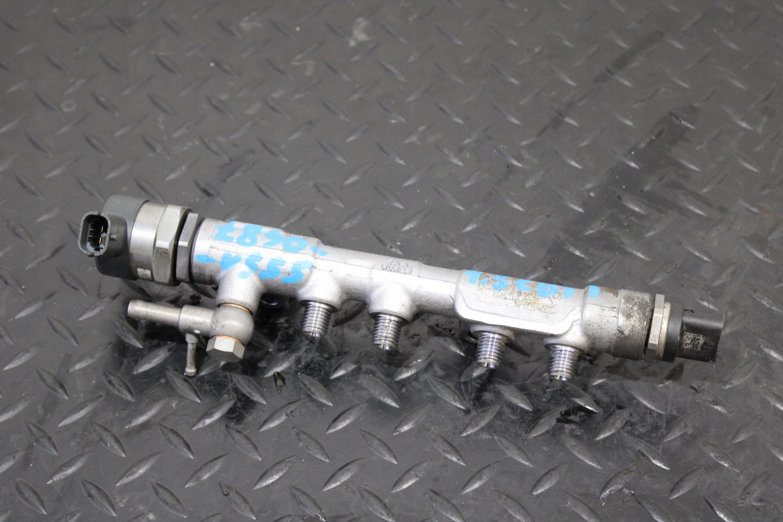 Rampe injection OPEL INSIGNIA B 55510687