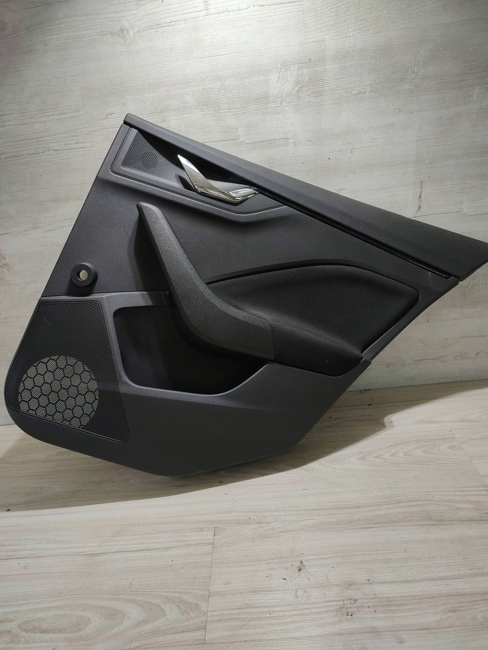 Skoda Scala 2020 rear part side right side / side door przednich
