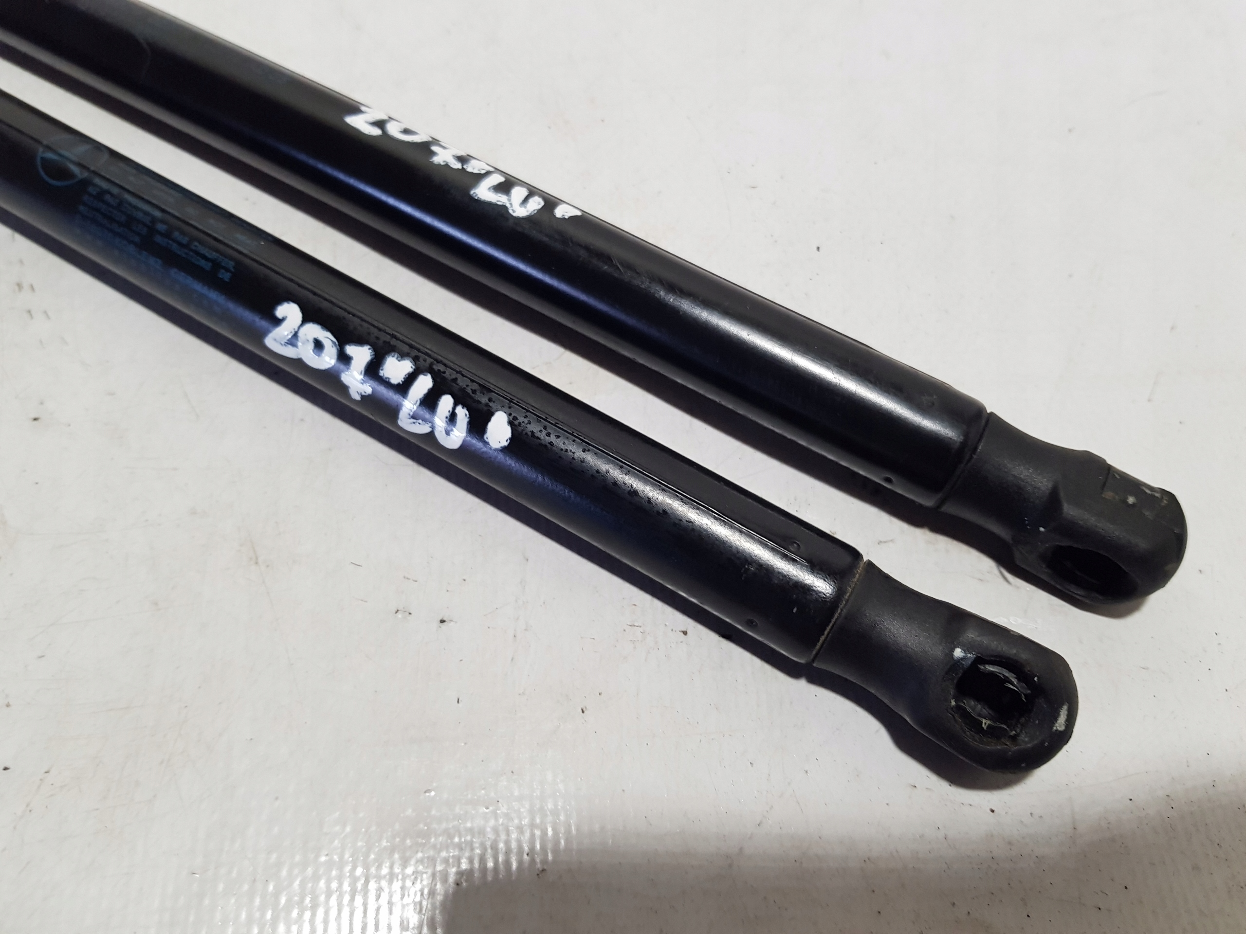 MERCEDES W207 SILOWNIKI bonnets KOMPLET 2079800564