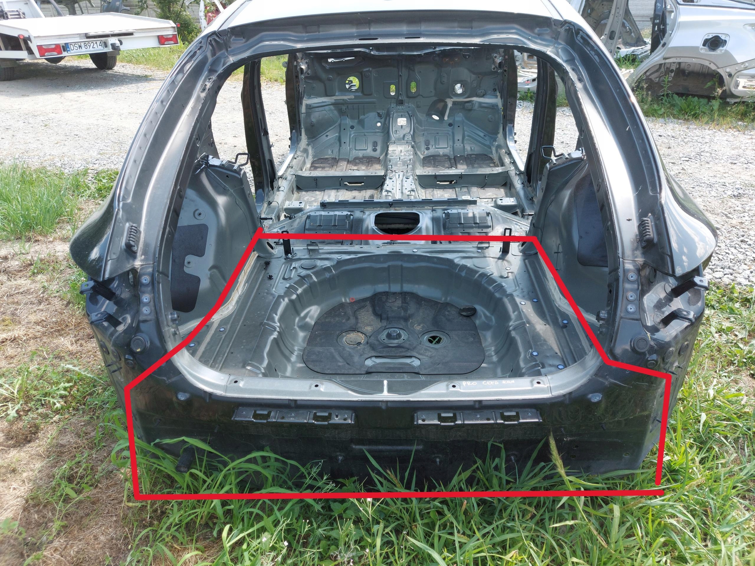 KIA PROCEED III pas tylny podłoga bagażnika sciank