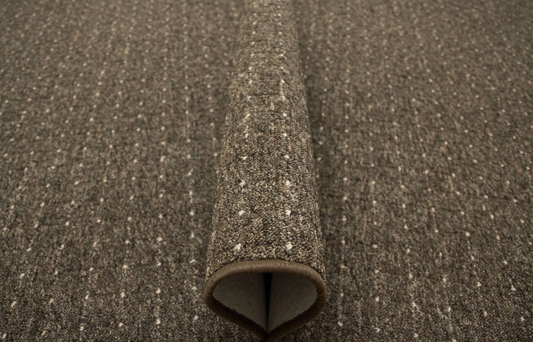 DYWAN PĘTELKOWY NA FILCU DO SALONU BRĄZOWY BEŻ W KRATKĘ ZEMBLA 200x200 cm Kod producenta w zembla 93