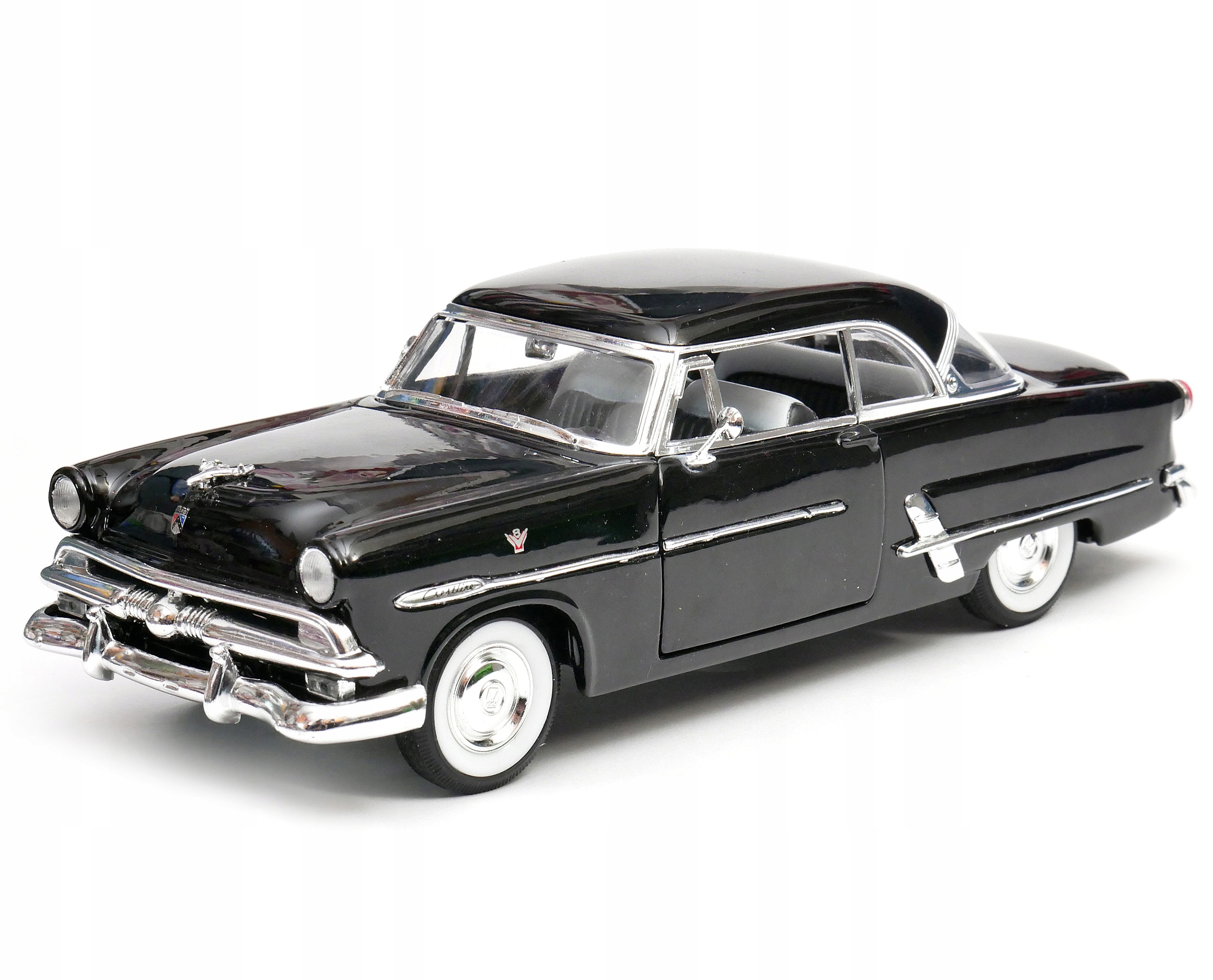 Ford Crestline Victoria '53 1:24 model 22093 černý