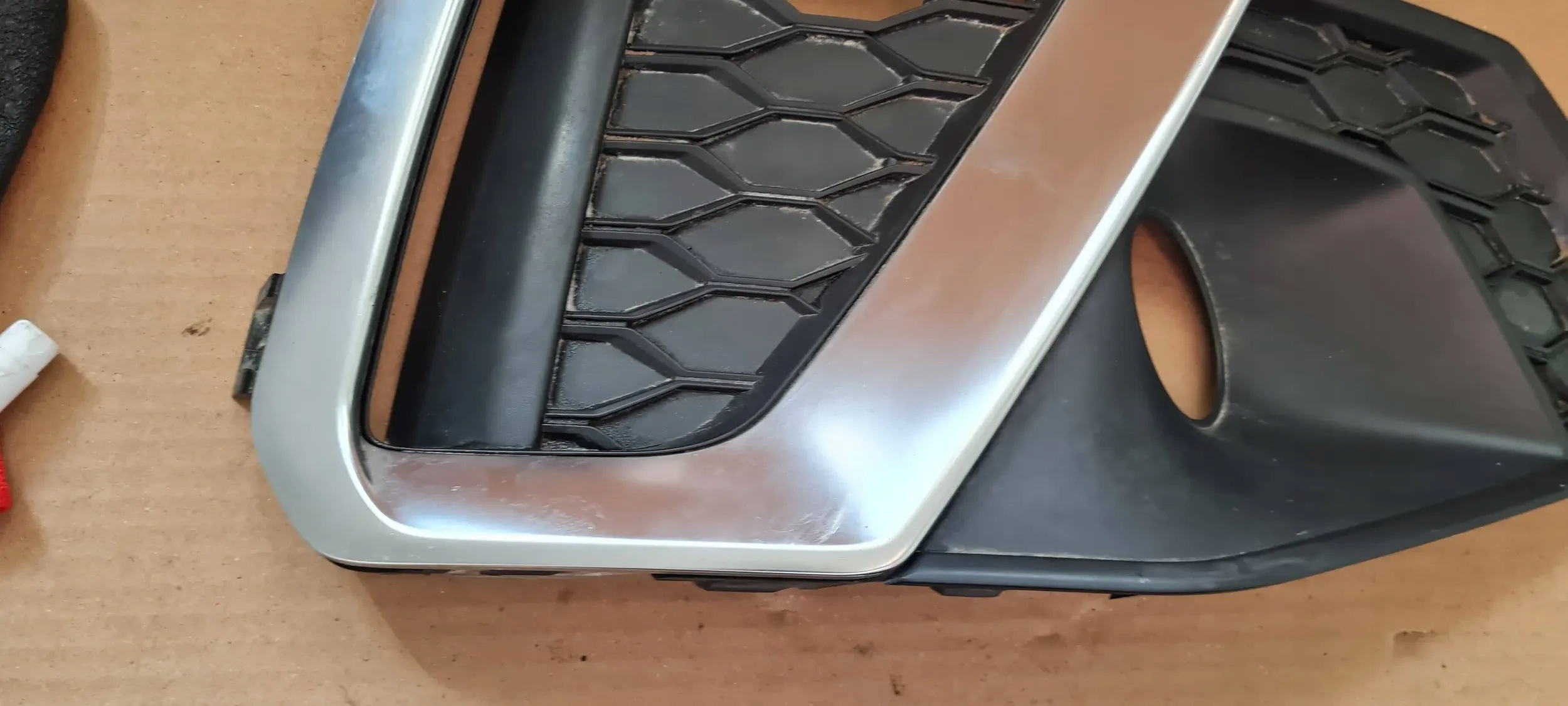 A4 B9 8W LIFT grid of a bumper right right front SLINE 8W0807682AM