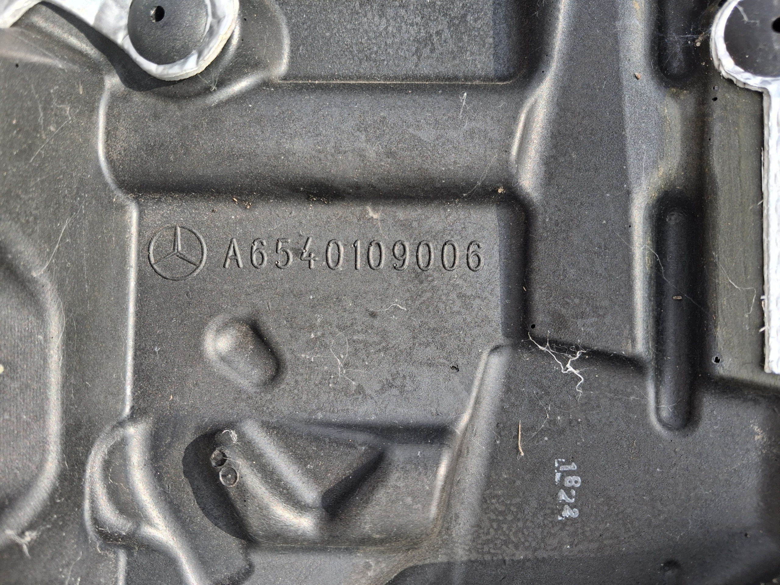 cover engine housing cover upper MERCEDES GLB X247 A6540109006