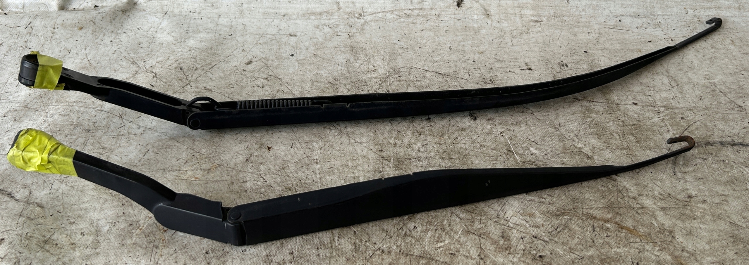 wiper arms front NISSAN MAXIMA A35 09