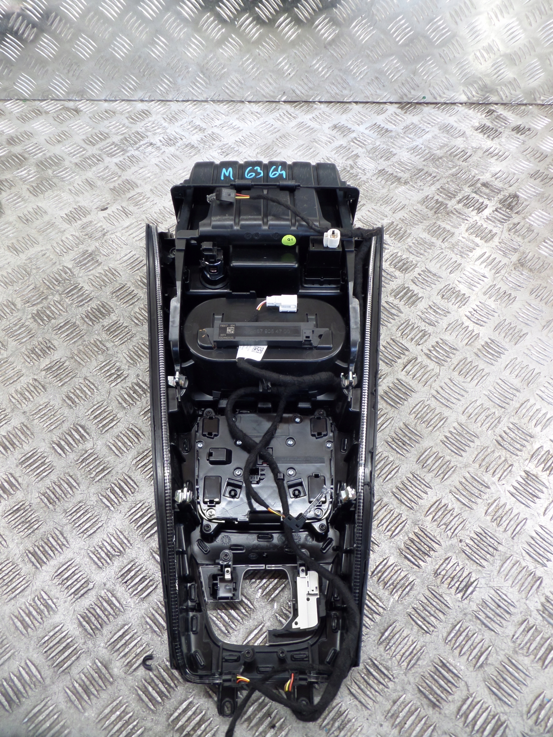 TUNEL mitte PANEL DEKOR MERCEDES A-KLASA A35 AMG W177