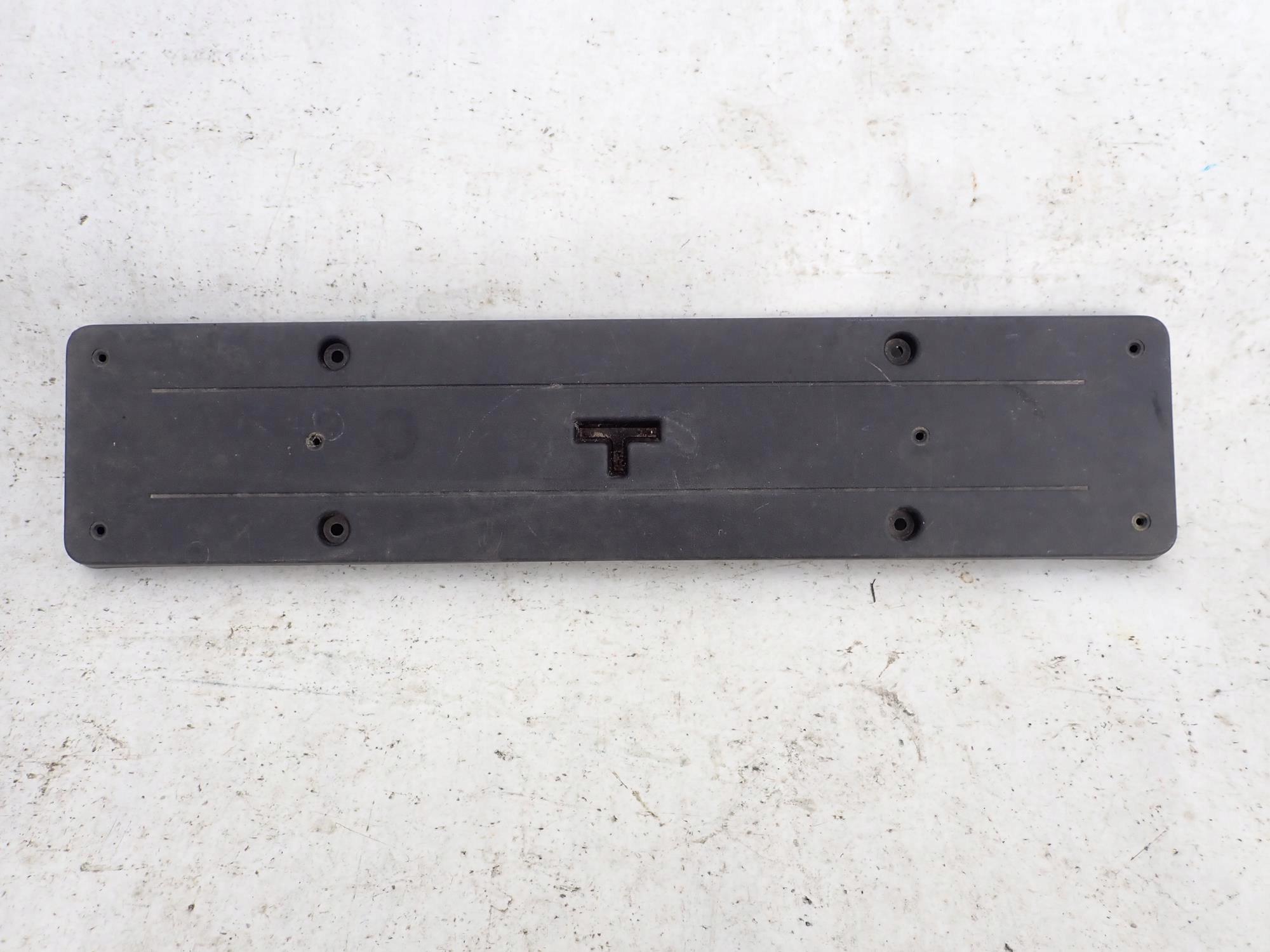 MERCEDES GLC and 1 X253 15-22 cap holder signs front