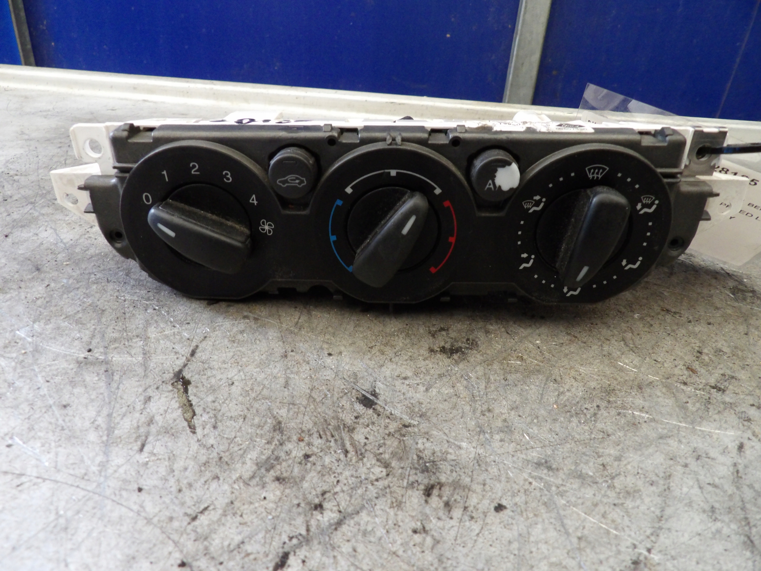 Ford Focus MK2 panel klími, klimatizaci 3M5T19980AD 69607320