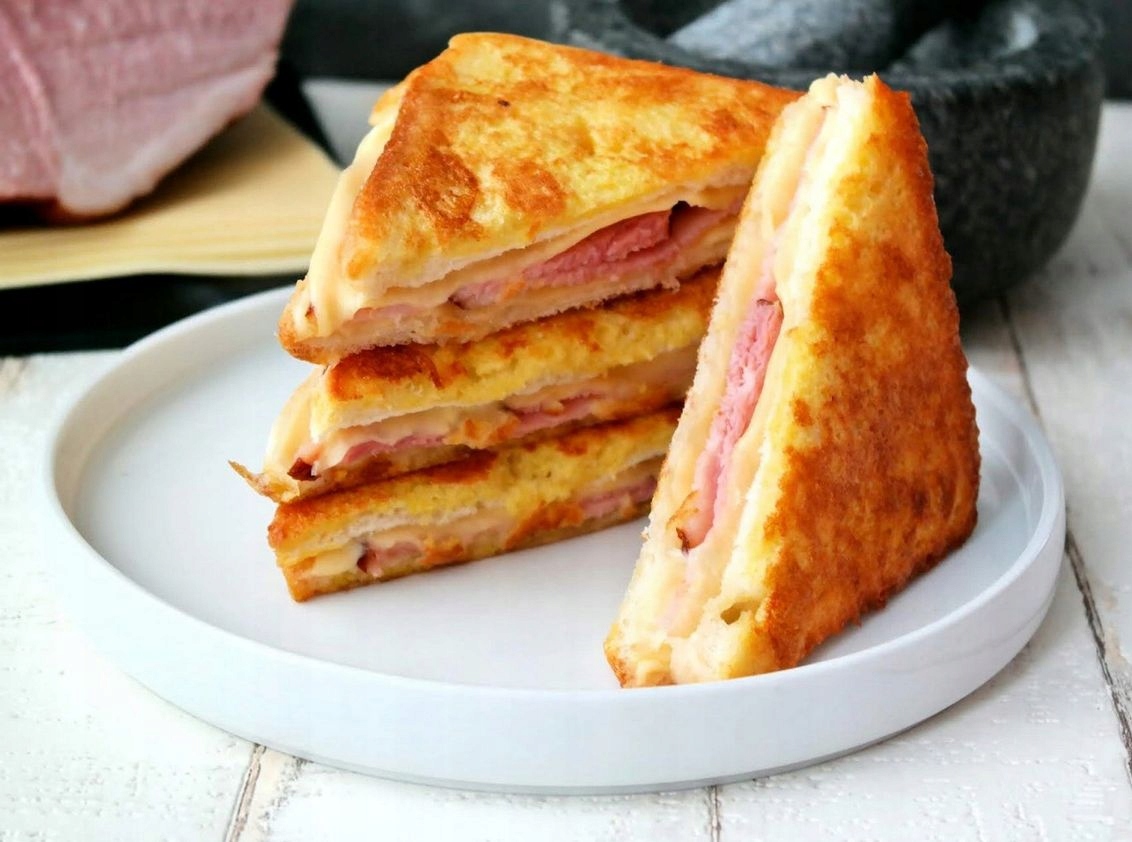 MOCNY OPIEKACZ DO KANAPEK TOSTÓW SANDWICH 1000W Kształt kanapek kwadrat trójkąt