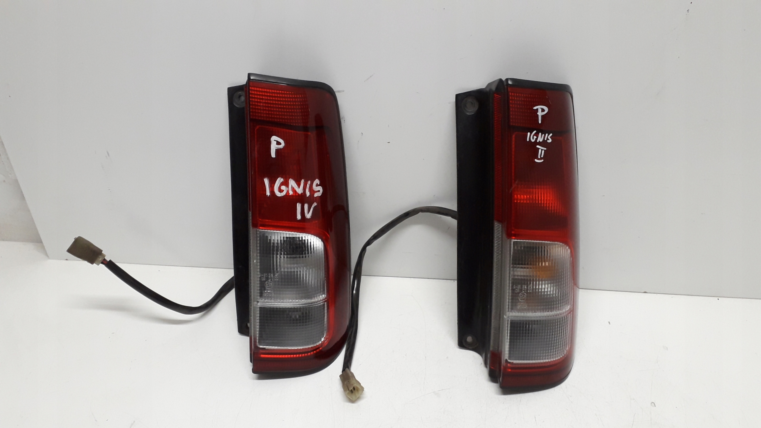 SUZUKI IGNIS 1 I 00- LAMPA PRAWA TYLNA