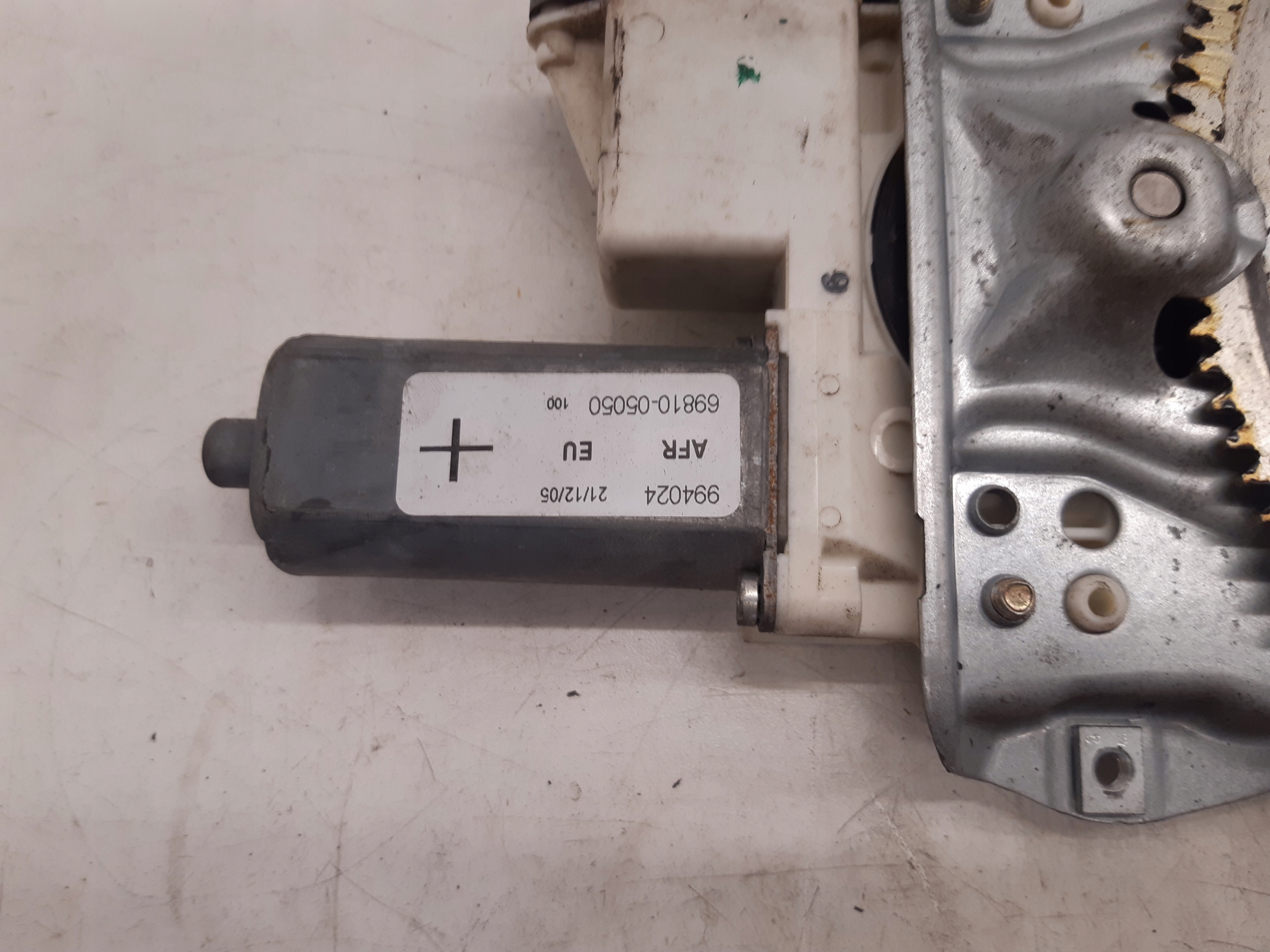 window regulator right front 6981005050 Toyota Avensis T25