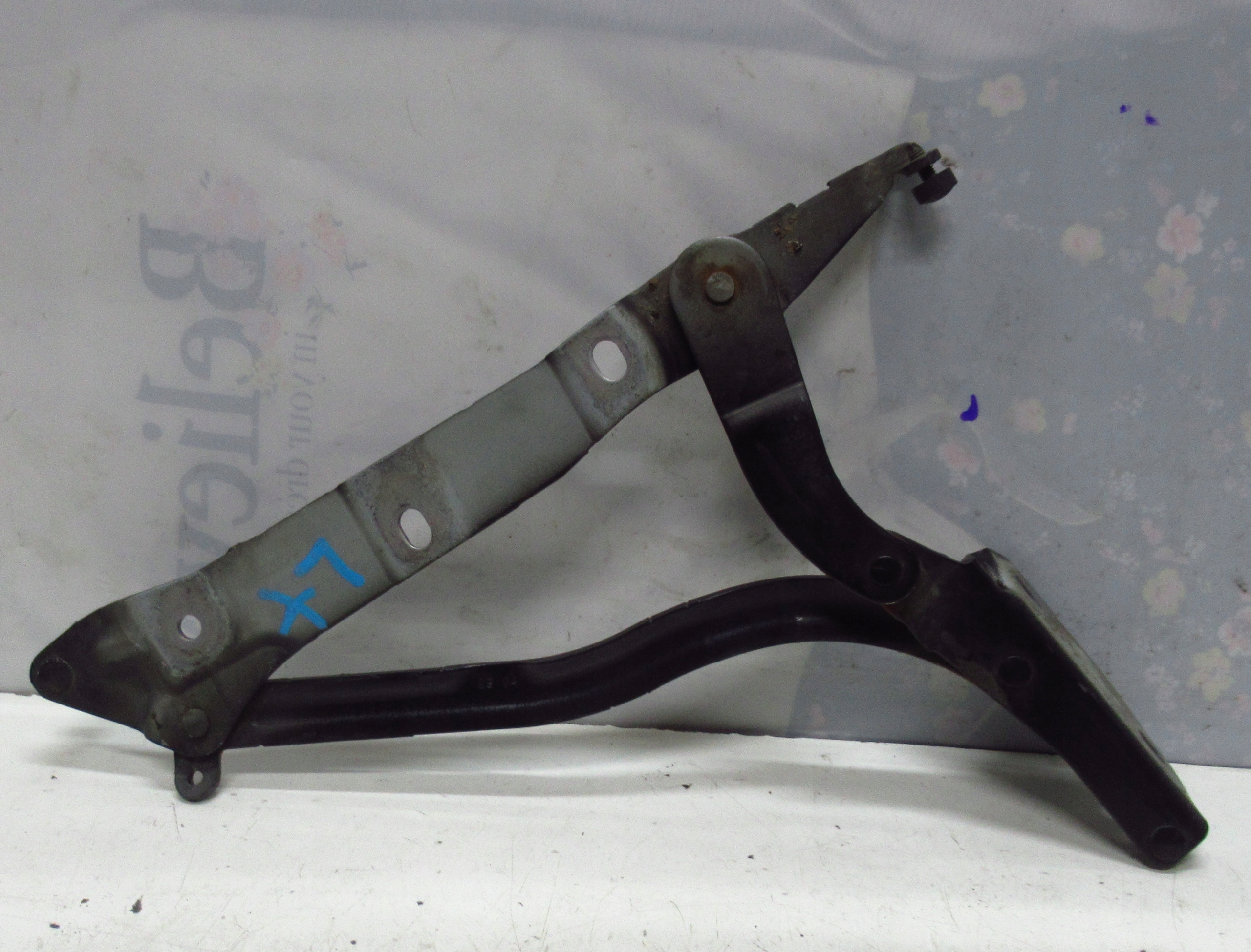 AUDI A8 D3 3.0 TDI hinge bonnet left rear part