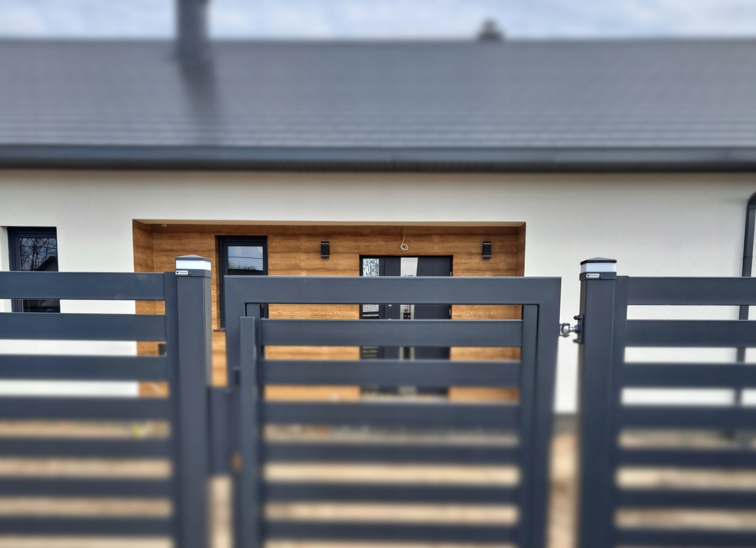 LAMPA LED NA SŁUPEK OGRODZENIA 120X120 mm, 12X12, RAL 7016 SATYNA Moc znamionowa 16 W