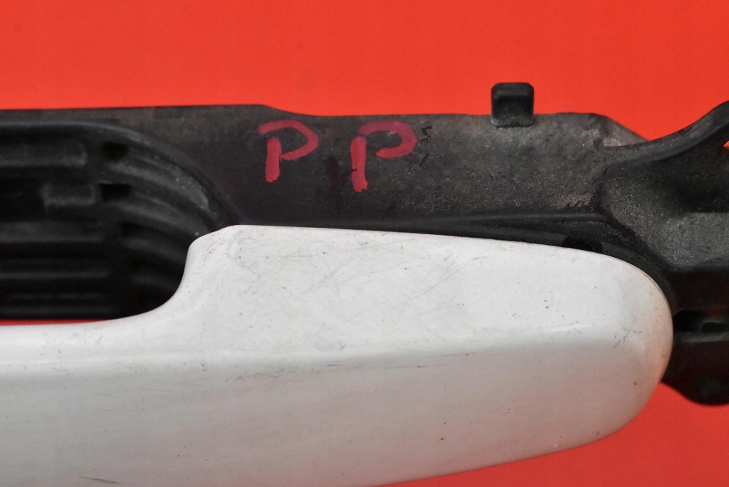 handle right front front BIALA TOYOTA AURIS 1 and 3D HB 10-12