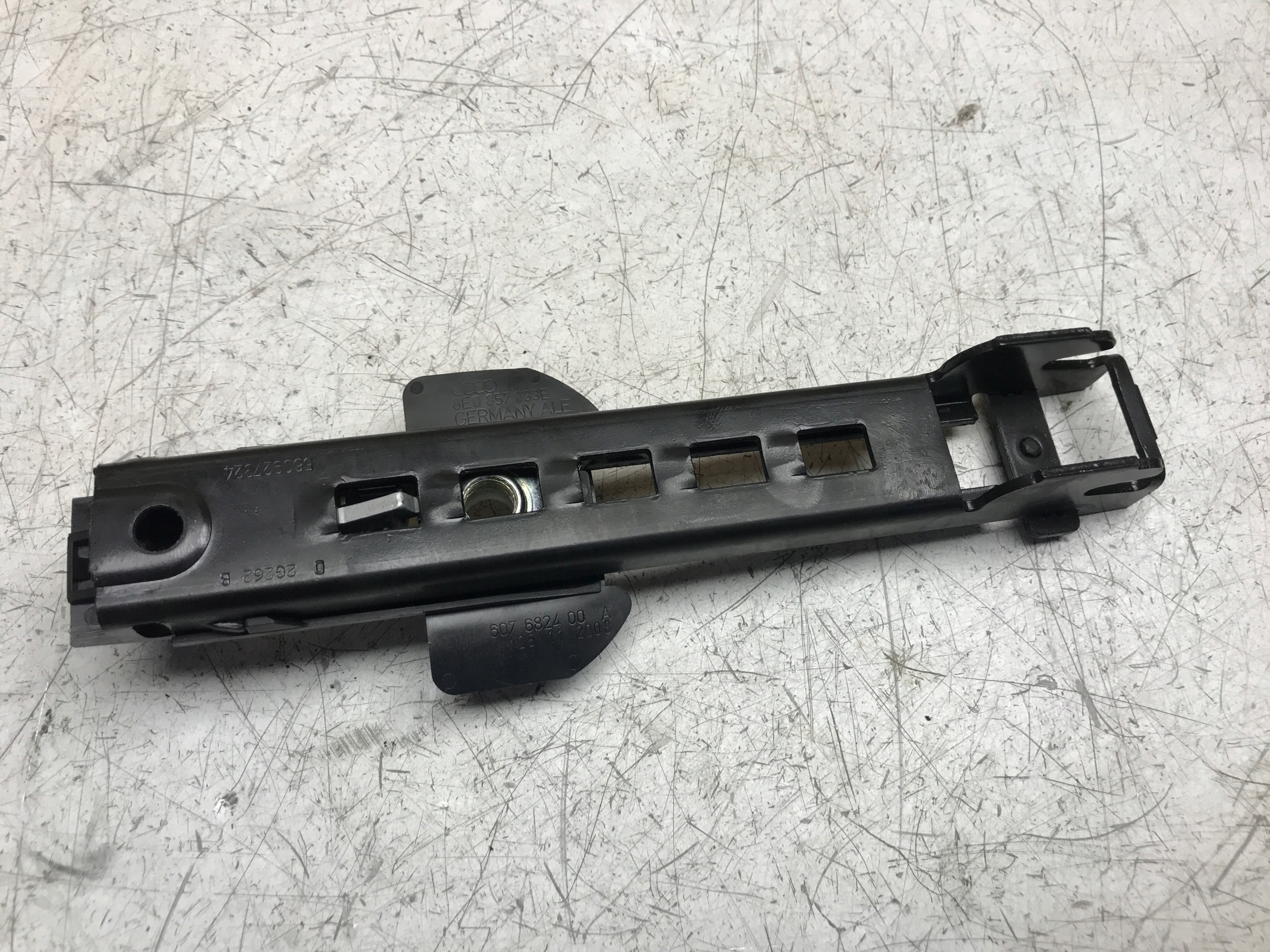 REGULACJA stěny SUWAK AUDI A6 C6 LIFT 8E0857833E