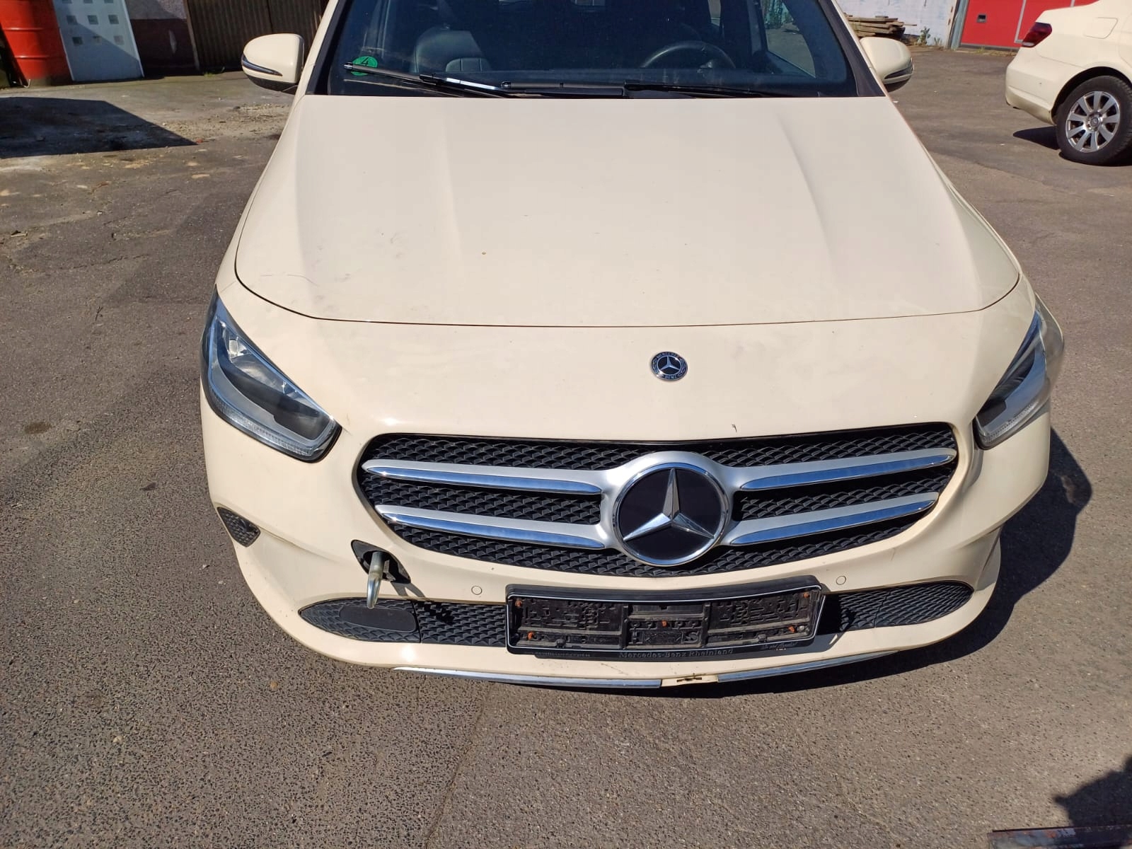 MERCEDES 247 kpl.przod maska zderzak pas 1.5