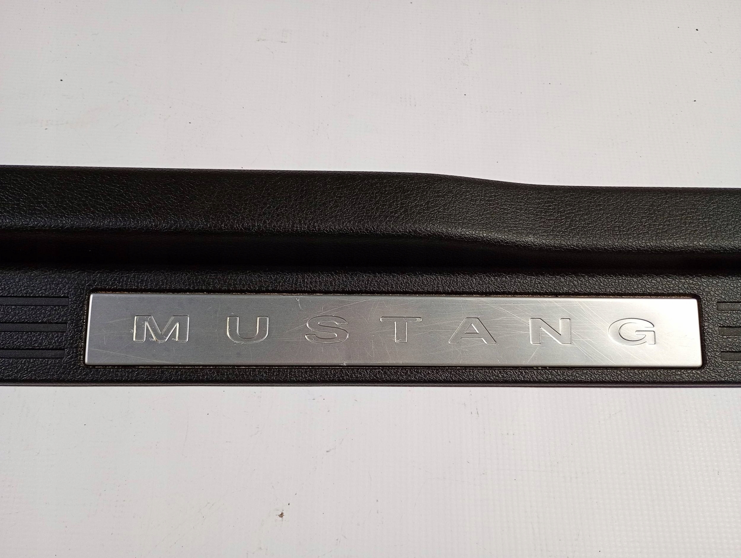 cover moulding of the threshold inner right side Ford Mustang V 2005-2009