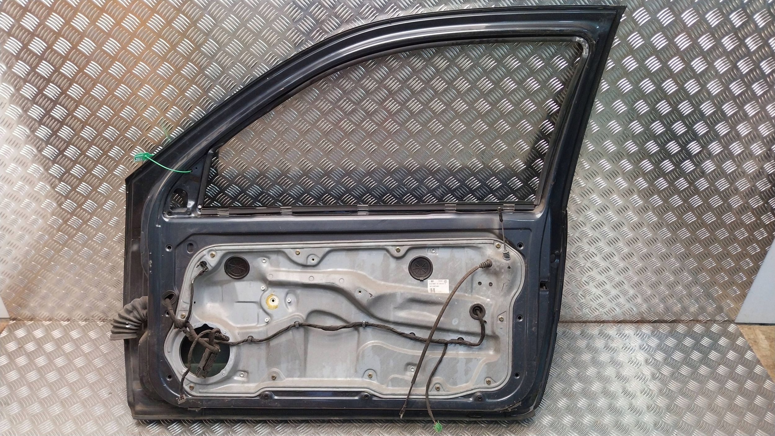 dveře předek pravé VW GOLF IV 3D 97