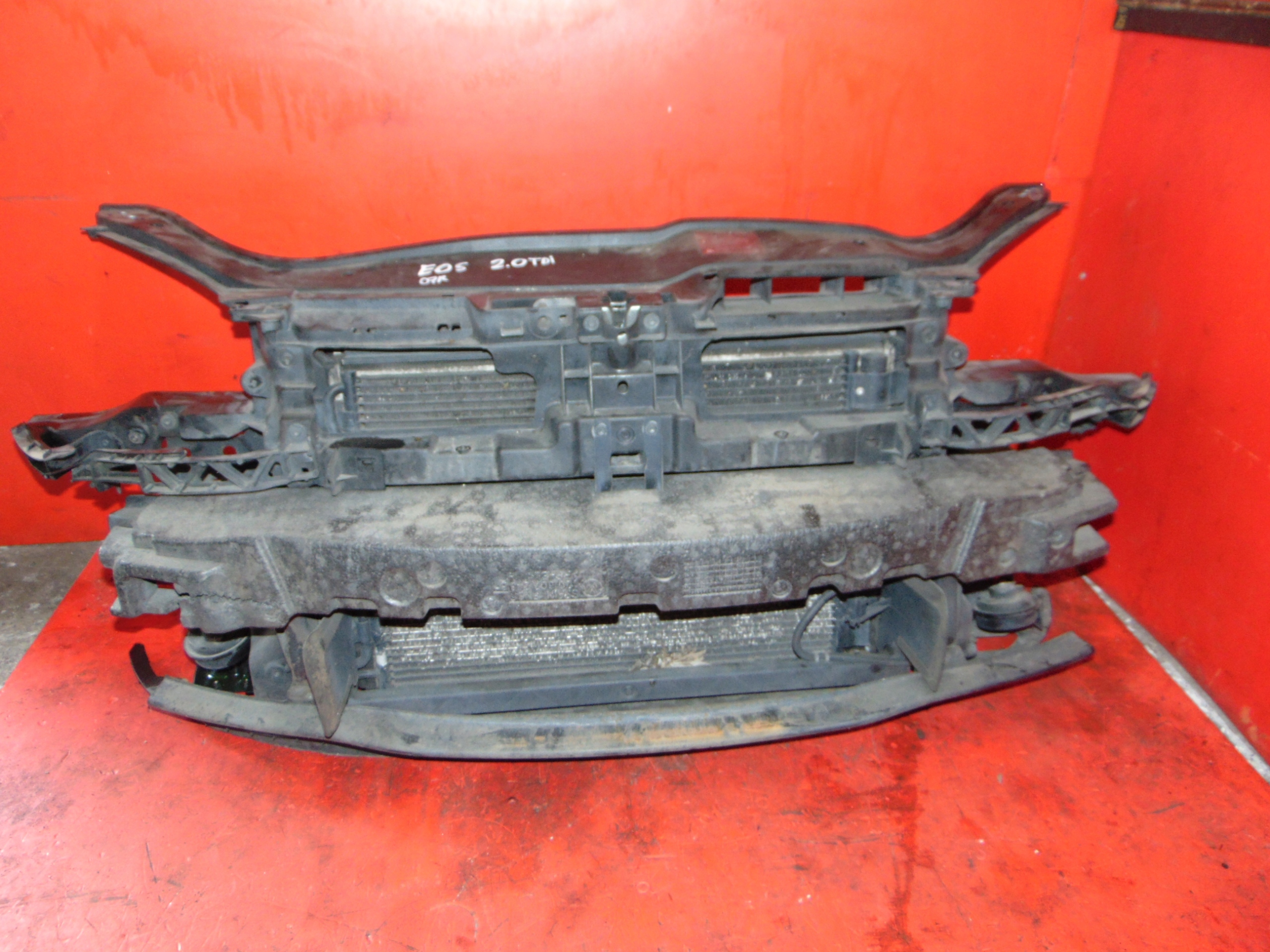 VW EOS 2.0 TDI support panel for radiators radiator fan