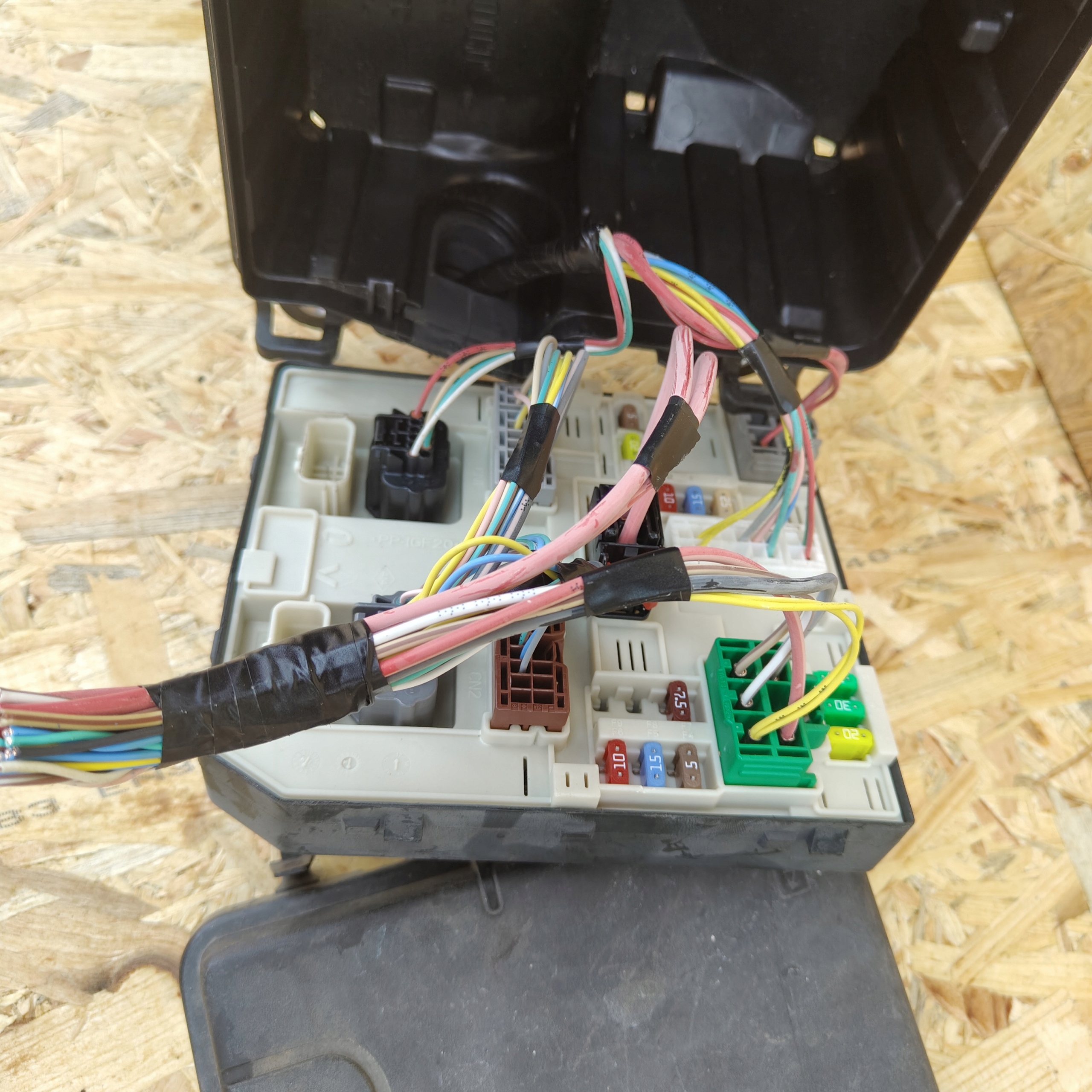 Module fusibles RENAULT 284b64259R