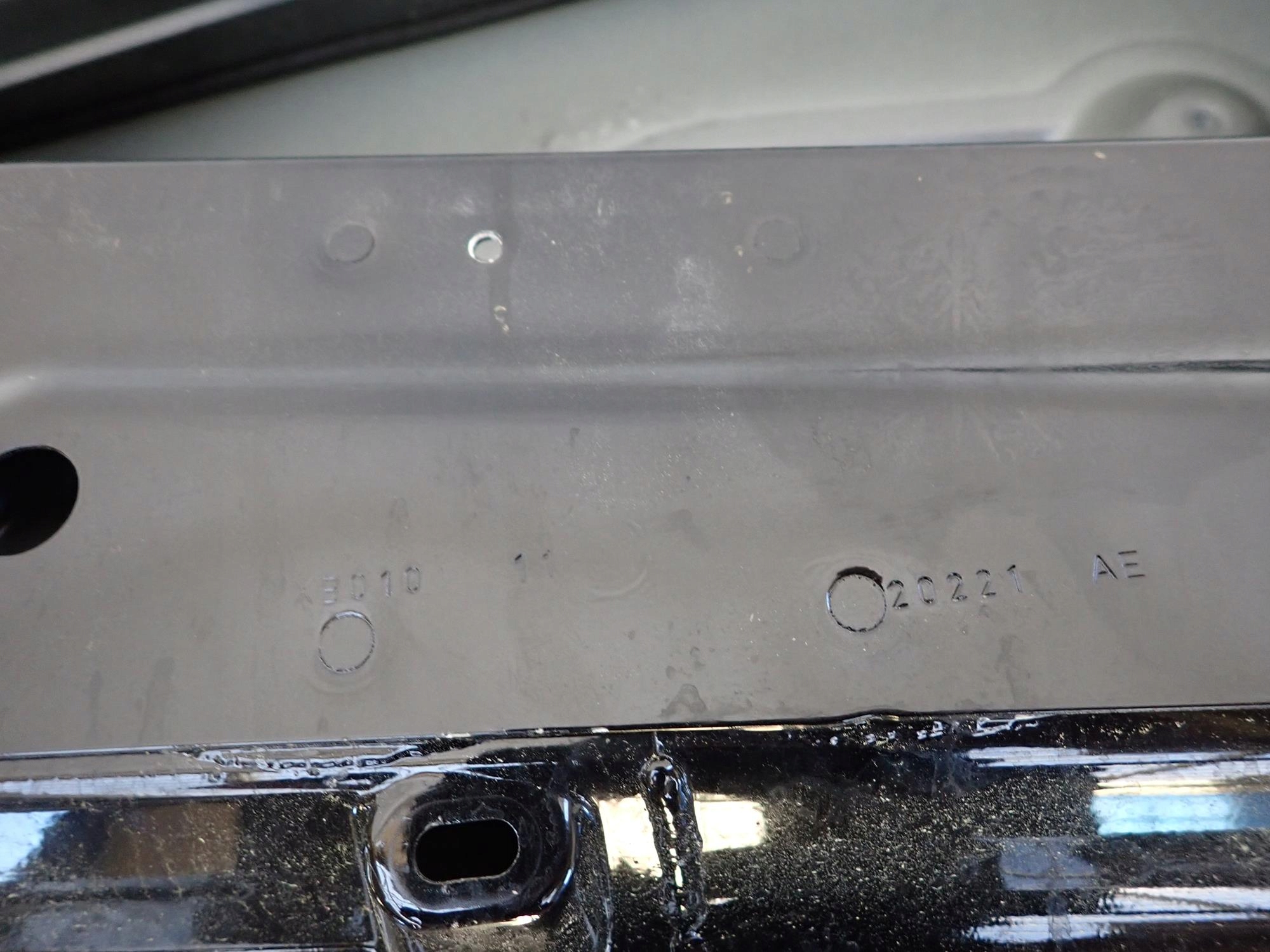 JAGUAR and-PACE 18-24 door front front left
