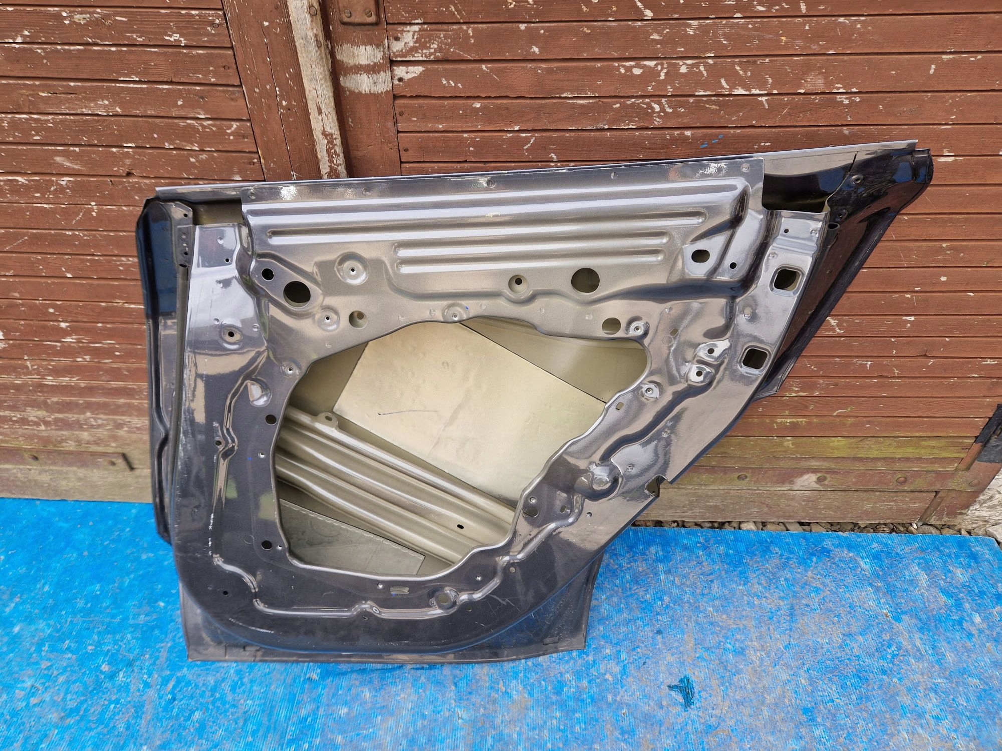 door right rear. TESLA MODEL Y 2020R->