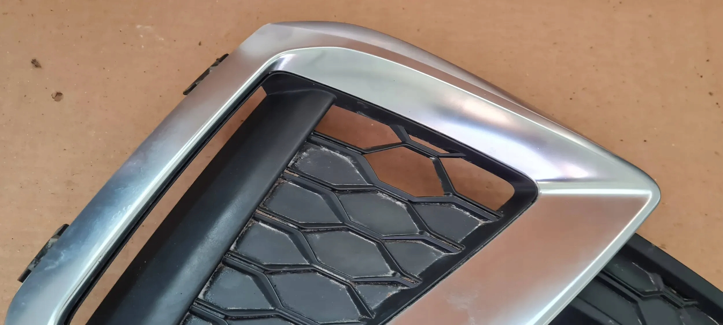 A4 B9 8W LIFT grid of a bumper right right front SLINE 8W0807682AM
