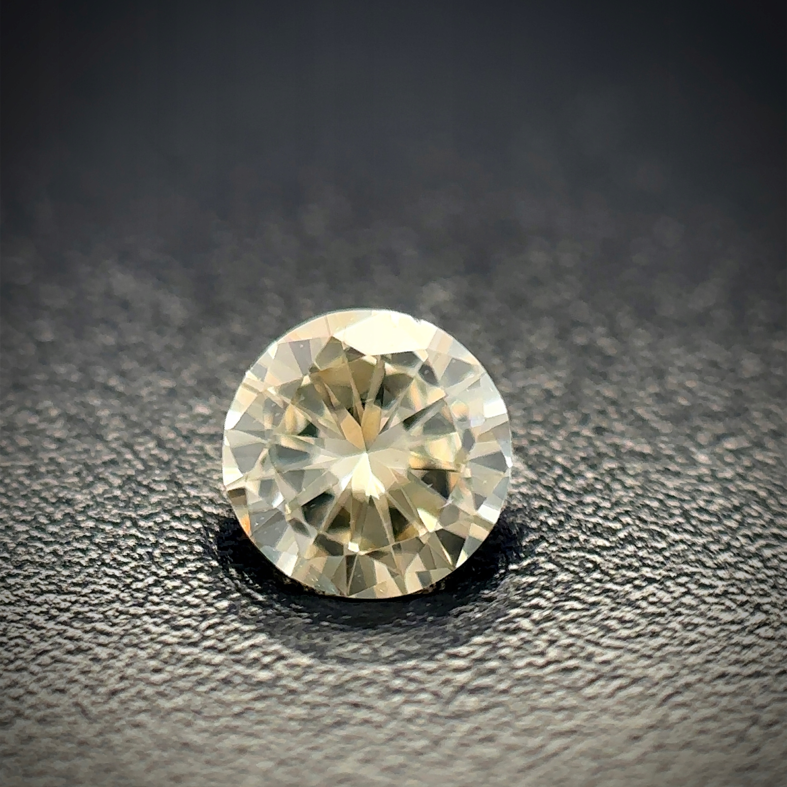 Přírodní Diamant 0.20ct Hnědý Briliant VVS2 Certifikát Igi