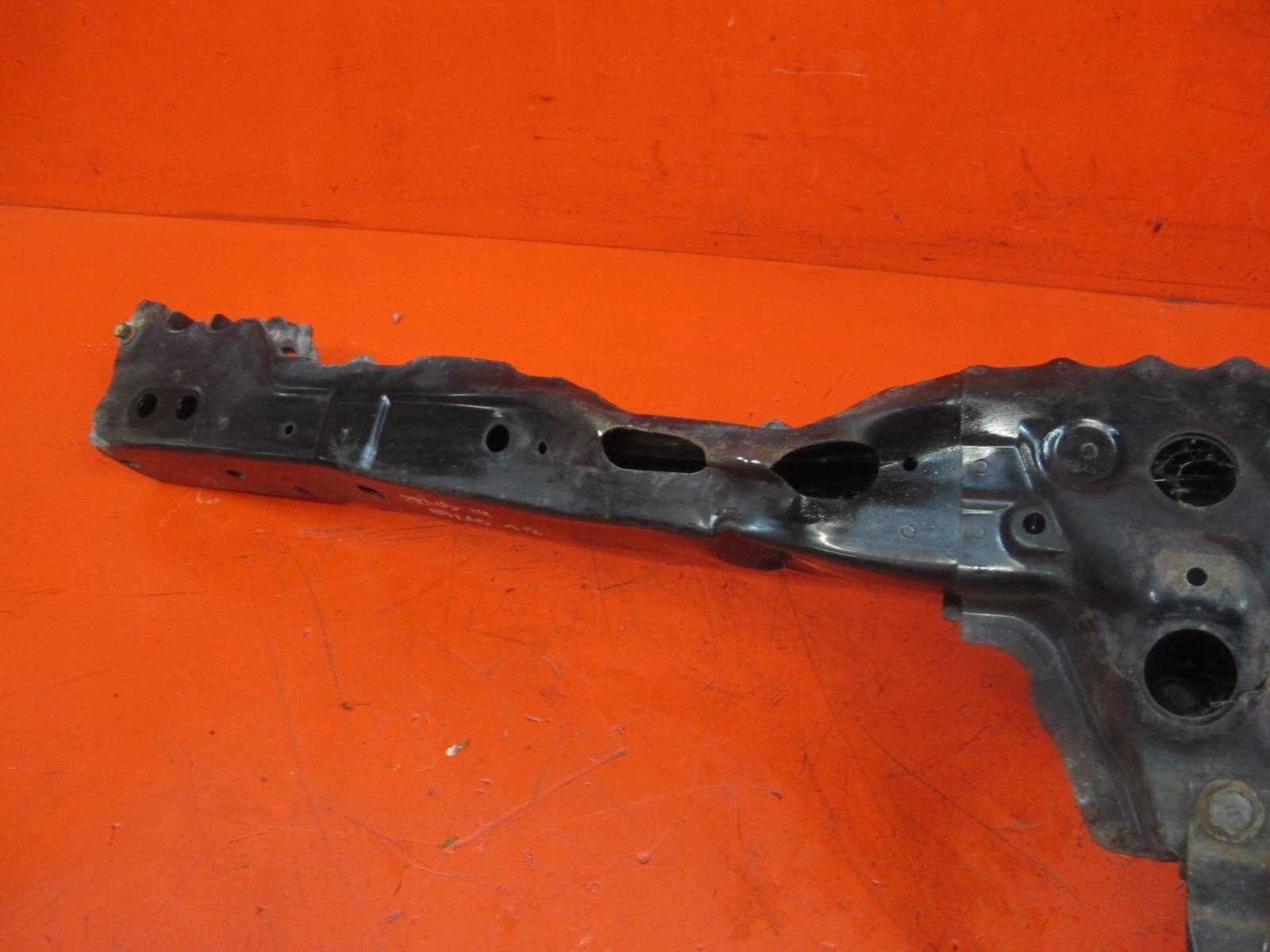 TOYOTA PRIUS 3 III W3 sider pillar below radiator front 202