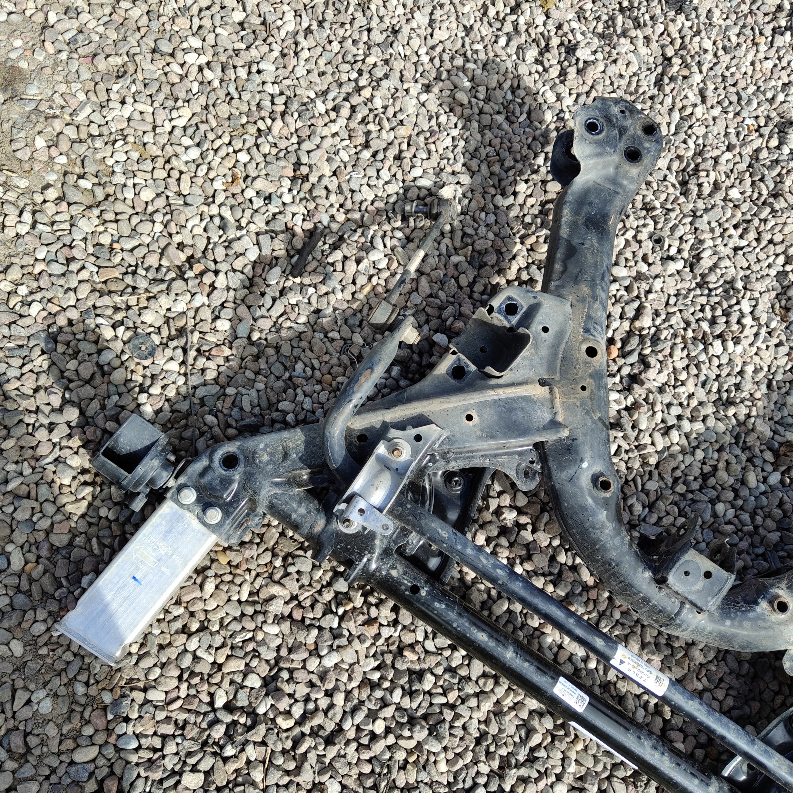 subframe axle beam TRAWERS TESLA MODEL 3 DEMONTAZ