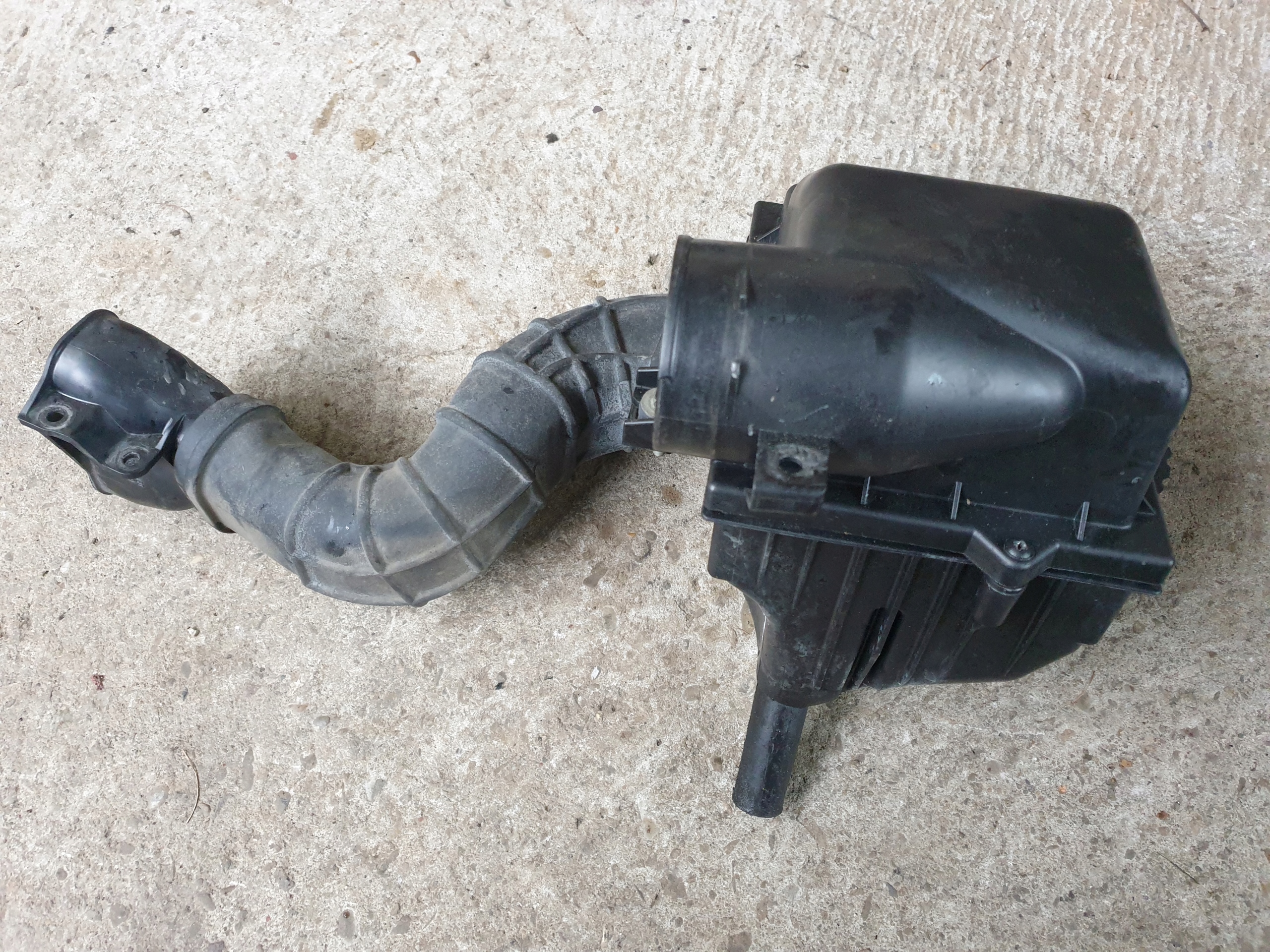 Gehäuse filter DOLOT SX4 SEDICI 2.0 DDIS MULTI JET 2009- 79J-A06