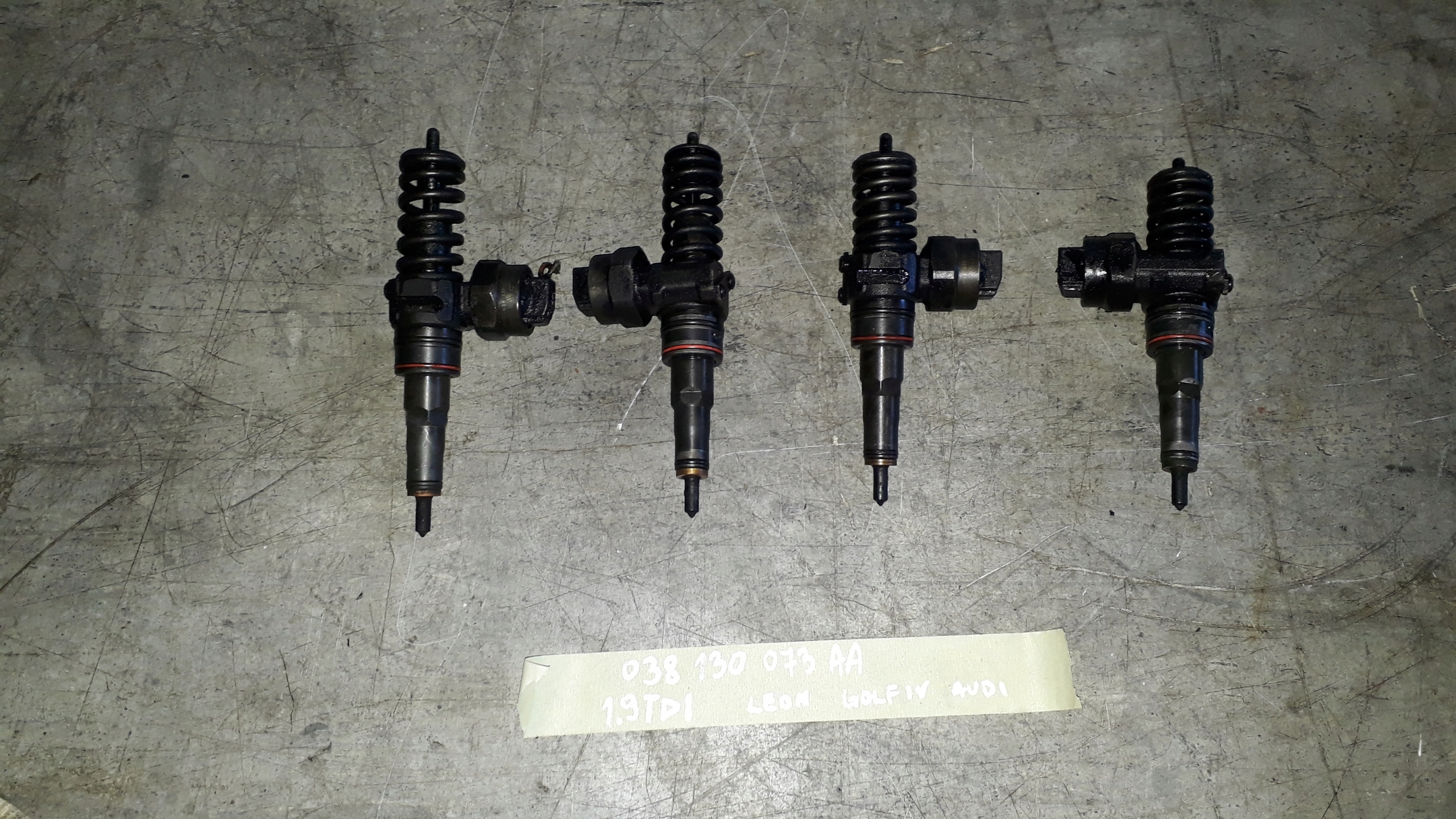 НАСОС-ФОРСУНКА 038130073AA КОМПЛЕКТ VW AUDI