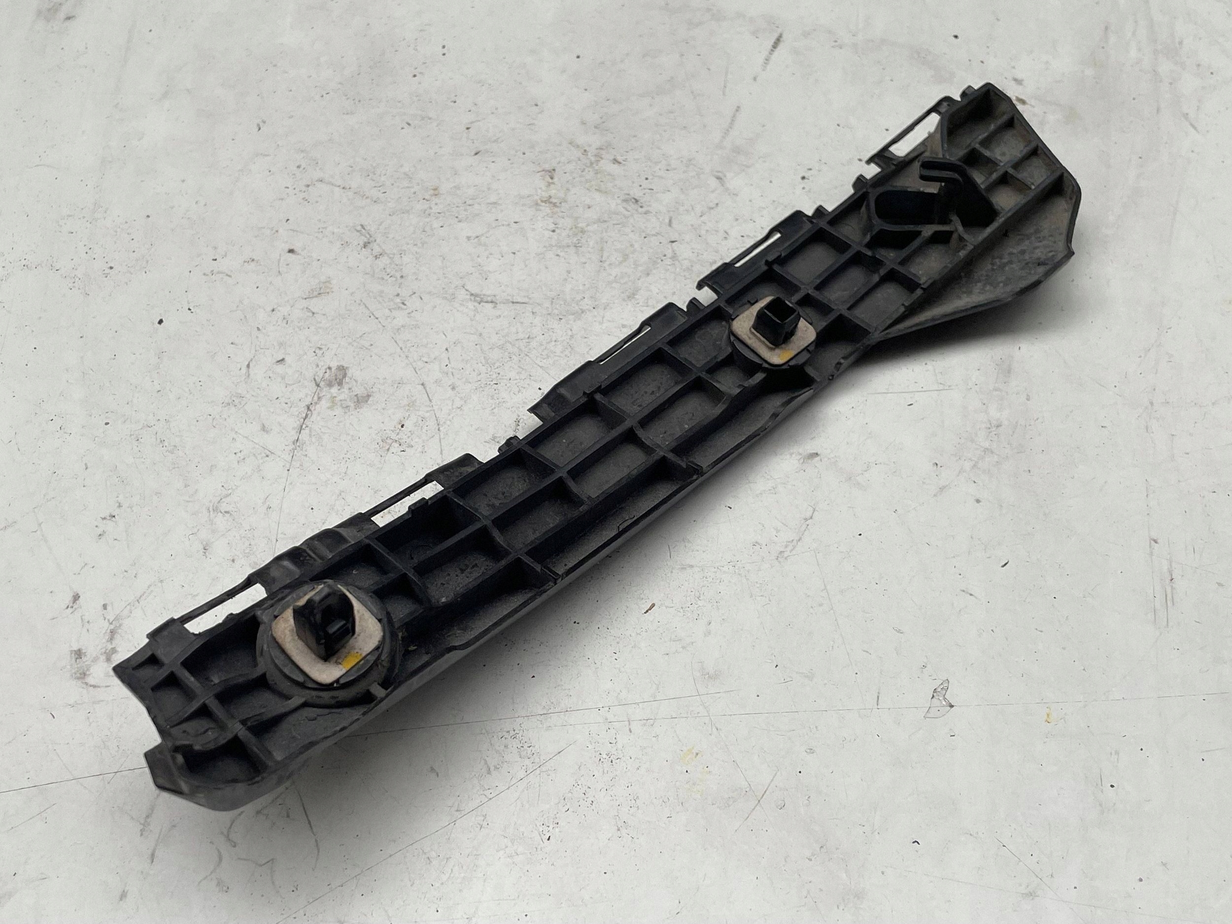 bumper bracket left rear part Toyota Yaris 52576-0D261 original!!