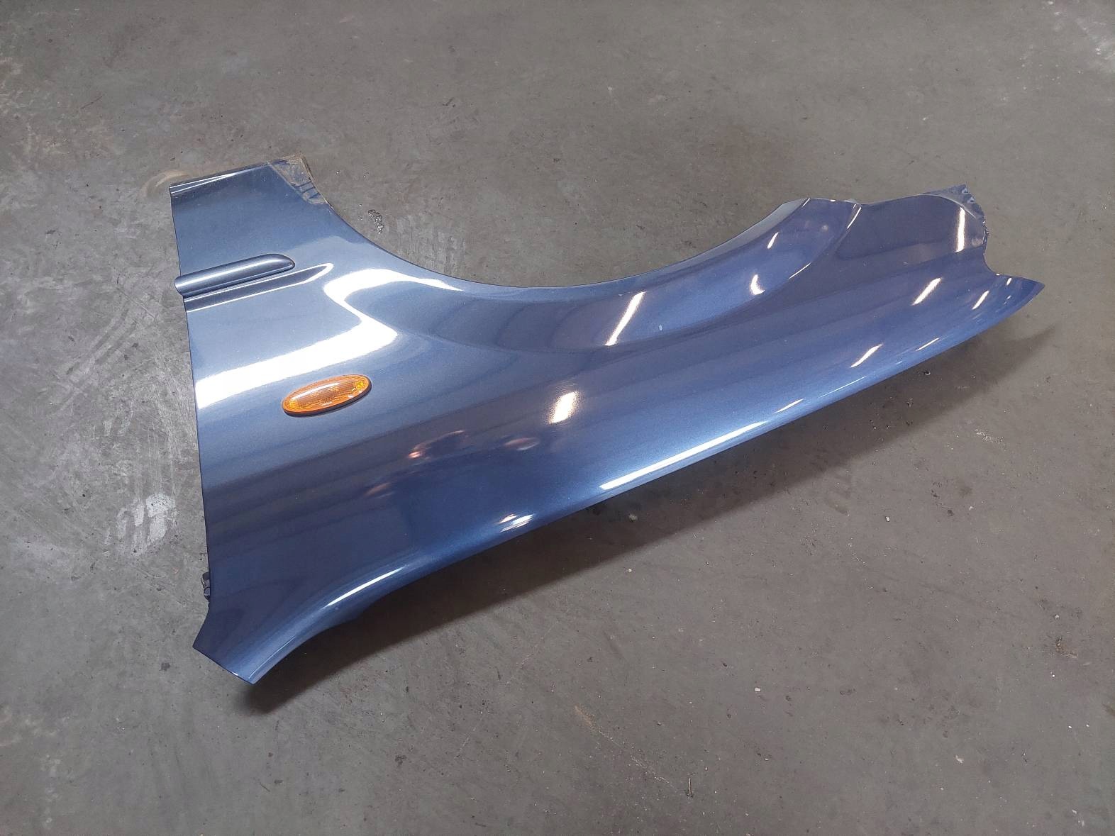 complete front bonnet bumper light fender MAZDA 323F BJ 22A