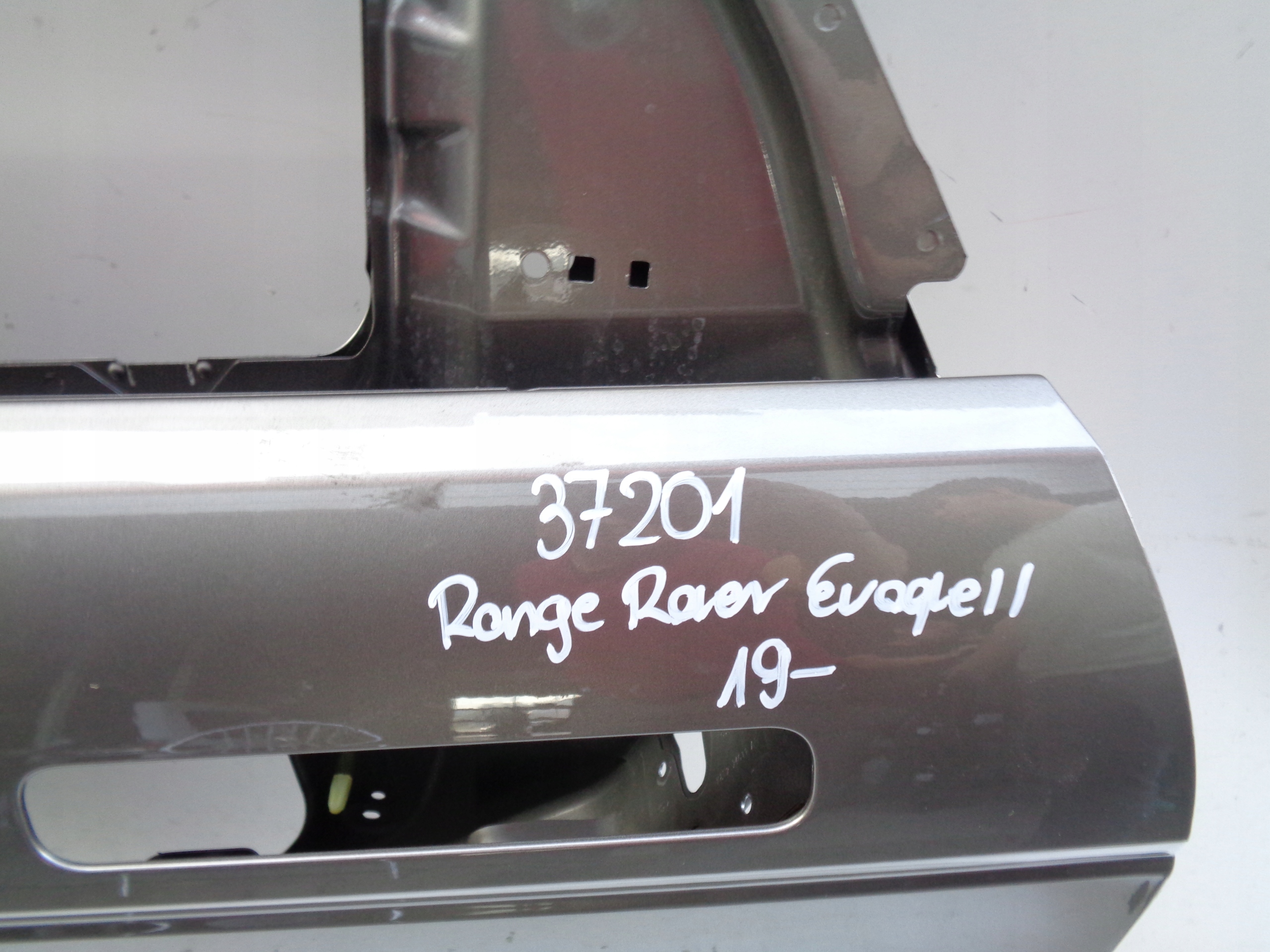 DRZWI LEWE TYLNE RANGE ROVER EVOQUE II 19- NR 37201 Producent części Land Rover OE