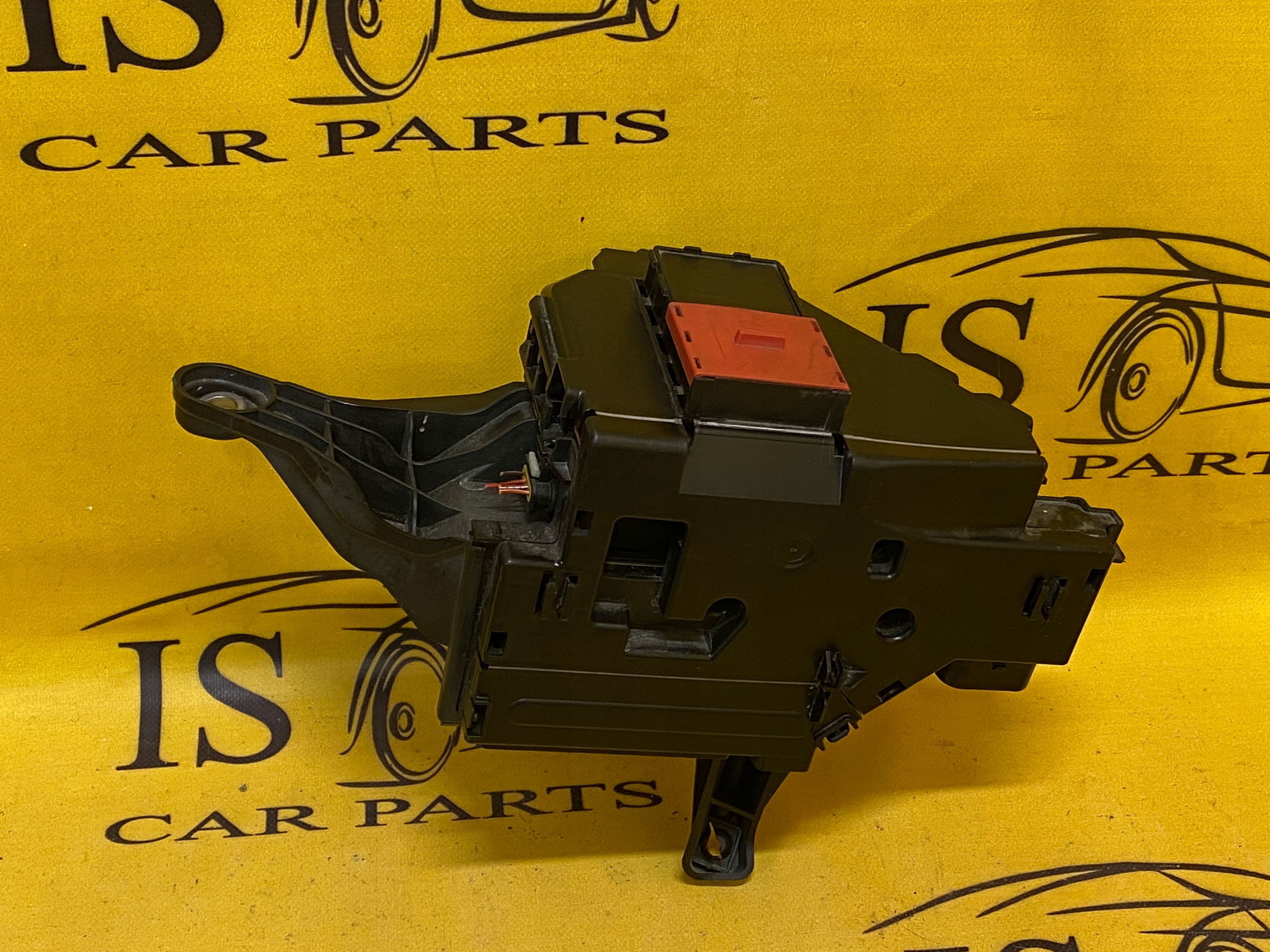 SKRZYNKA BEZPIECZNIKÓW PLUS MERCEDES W257