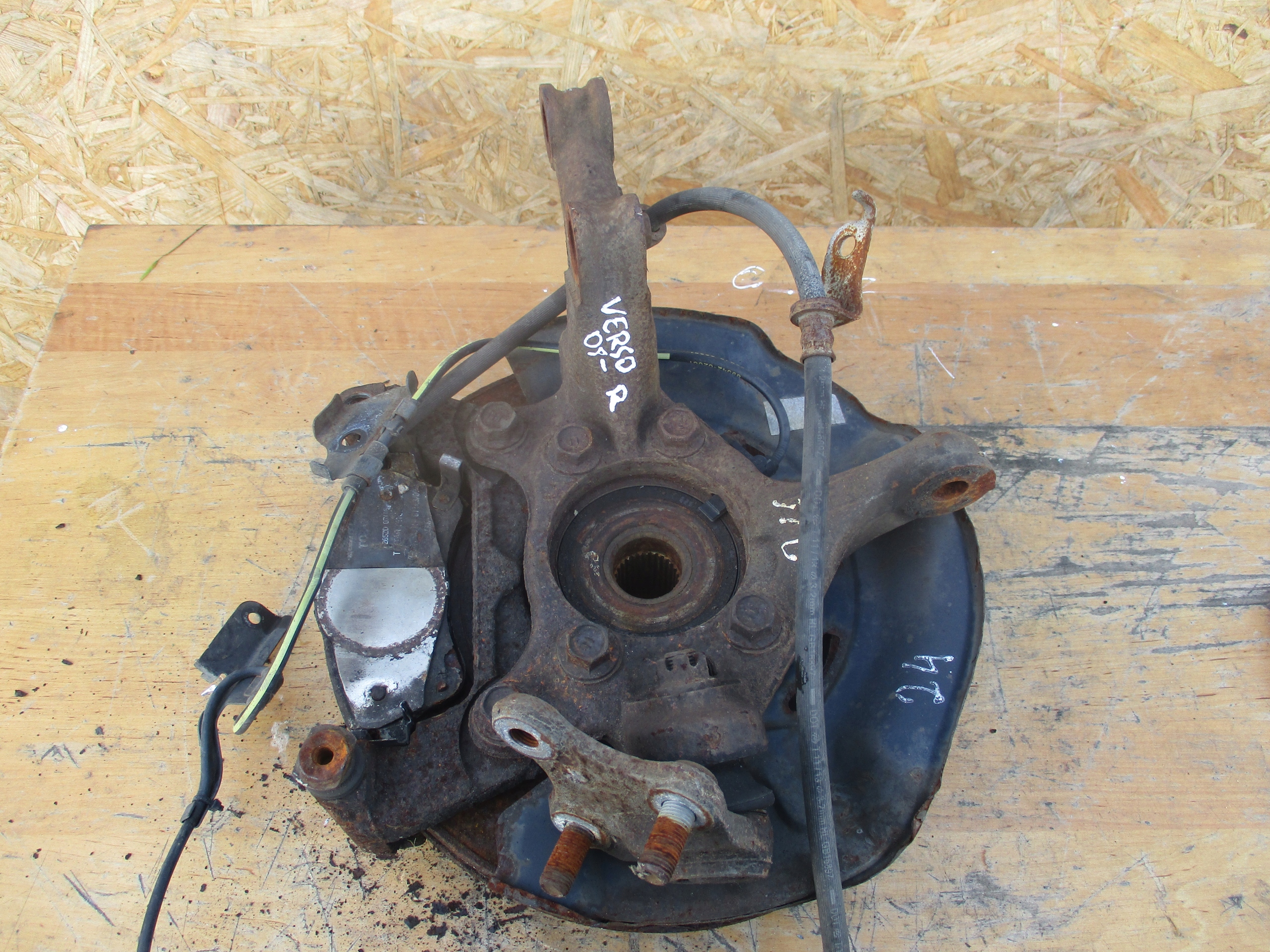 swing front right Toyota Verso 09