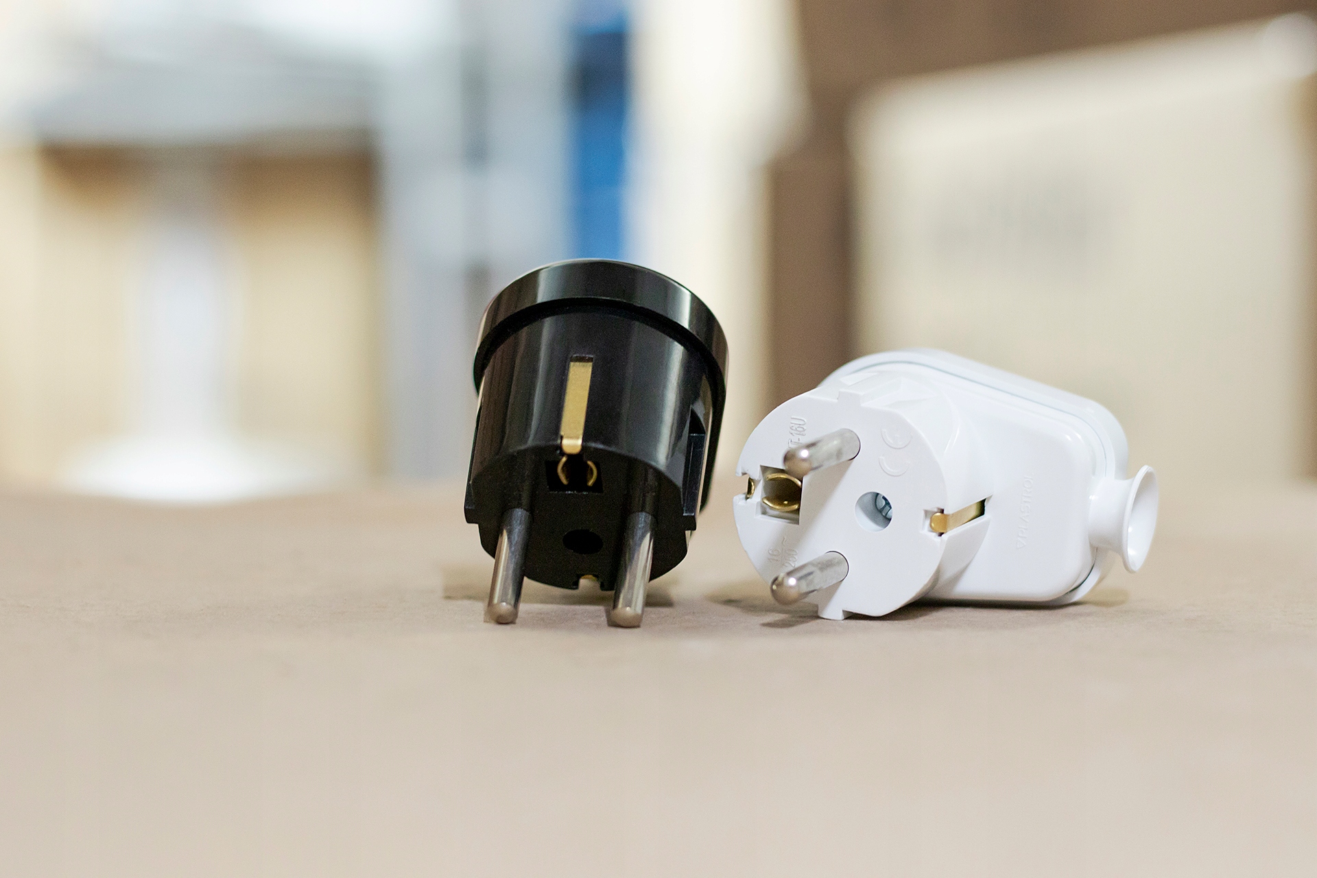 WTYCZKA KĄTOWA WTYK SIECIOWY 2P+Z WT-16 BIAŁY Kod producenta MT017-B