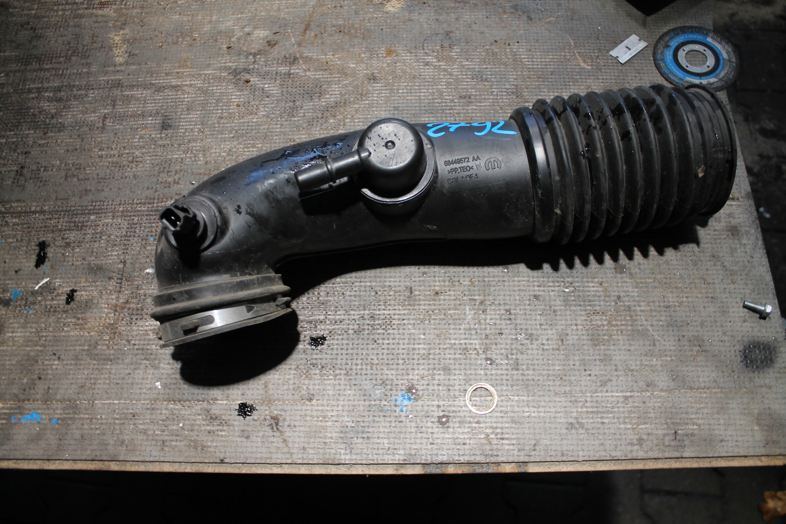 2792. pipe hose air DODGE RAM 68449572