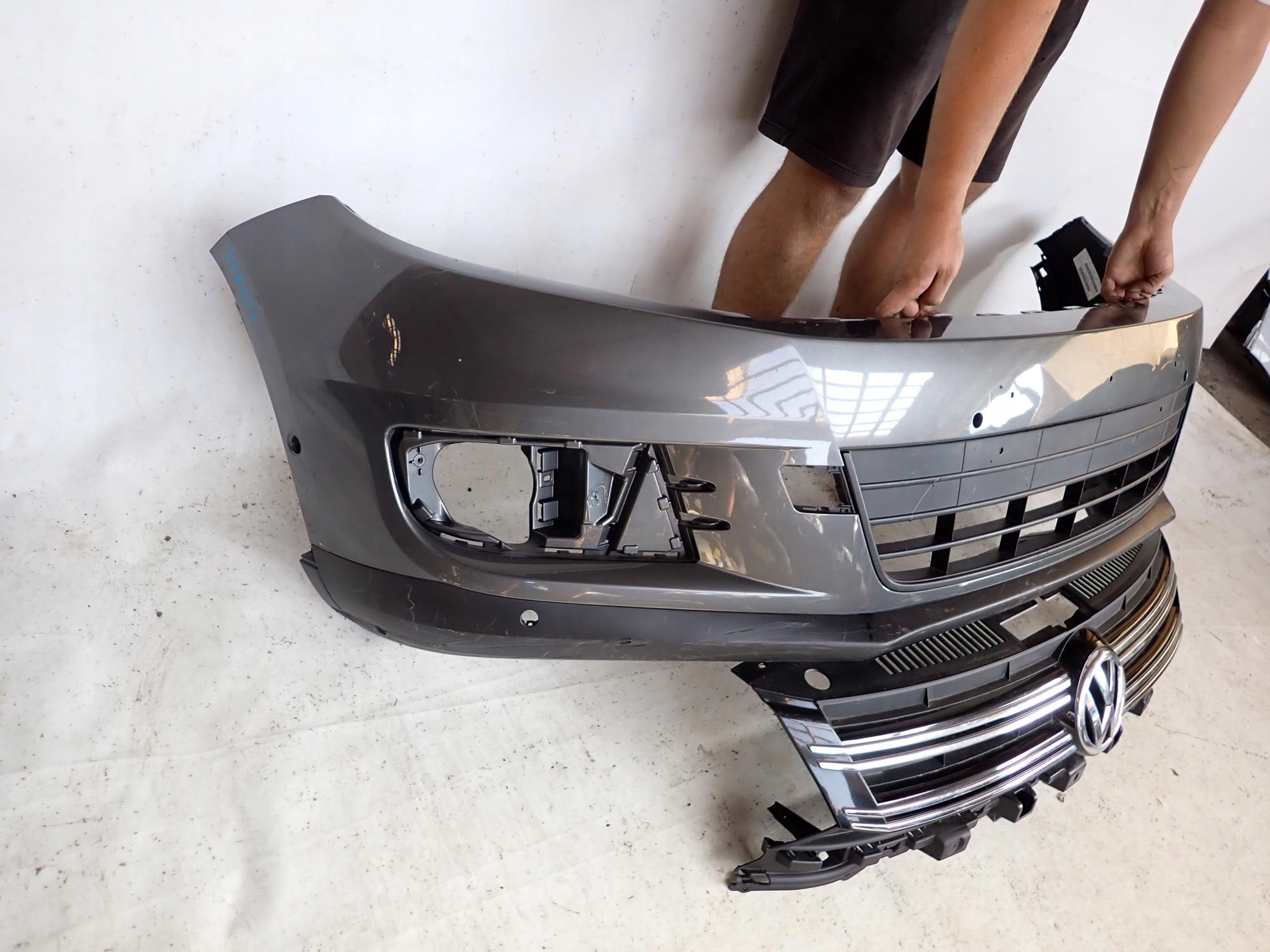 VW TIGUAN and 1 LIFT 11-16 bumper front front 6XPDC