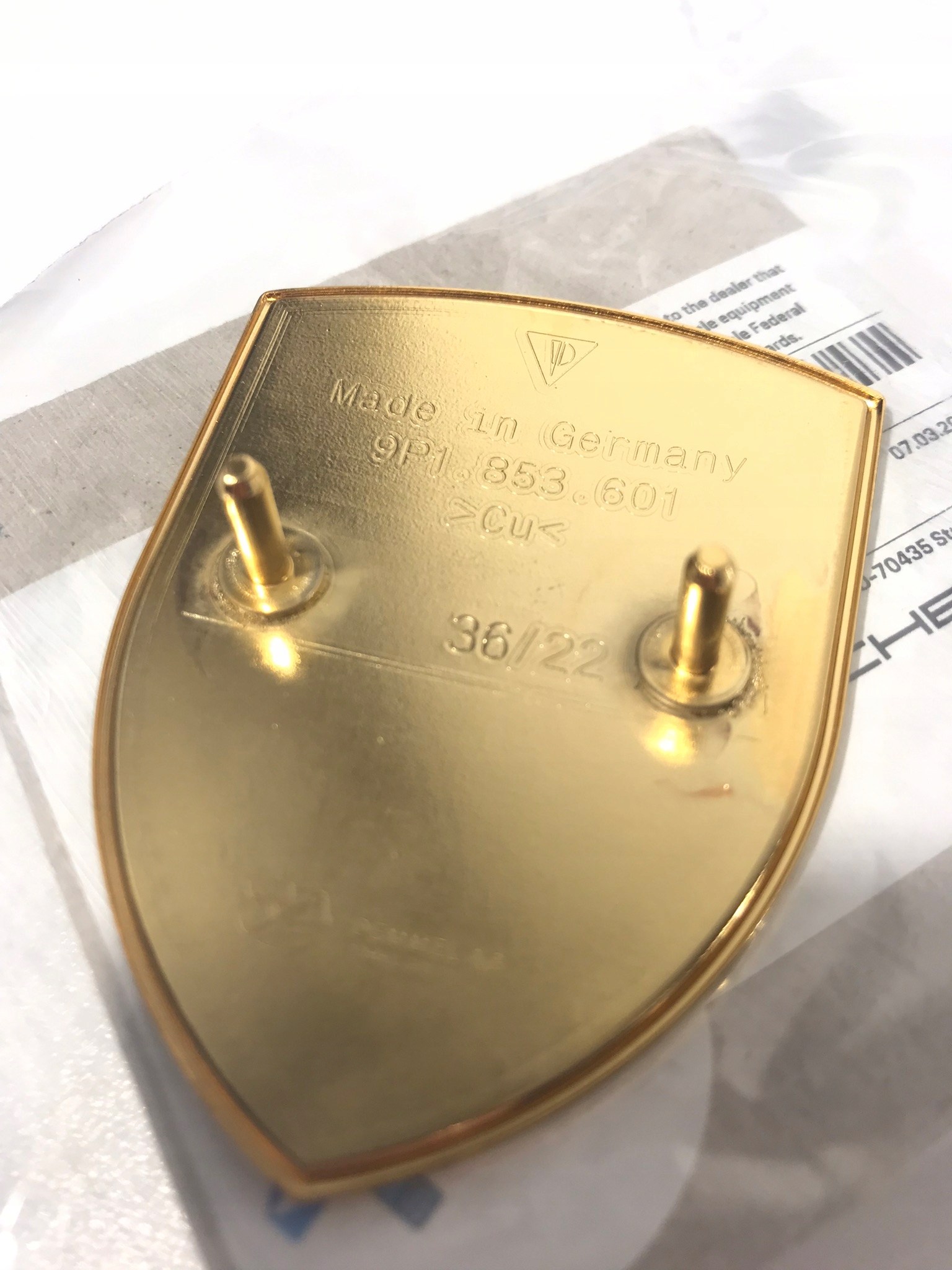 Emblemat znaczek PORSCHE TAYCAN 9P11853601 Marka Porsche