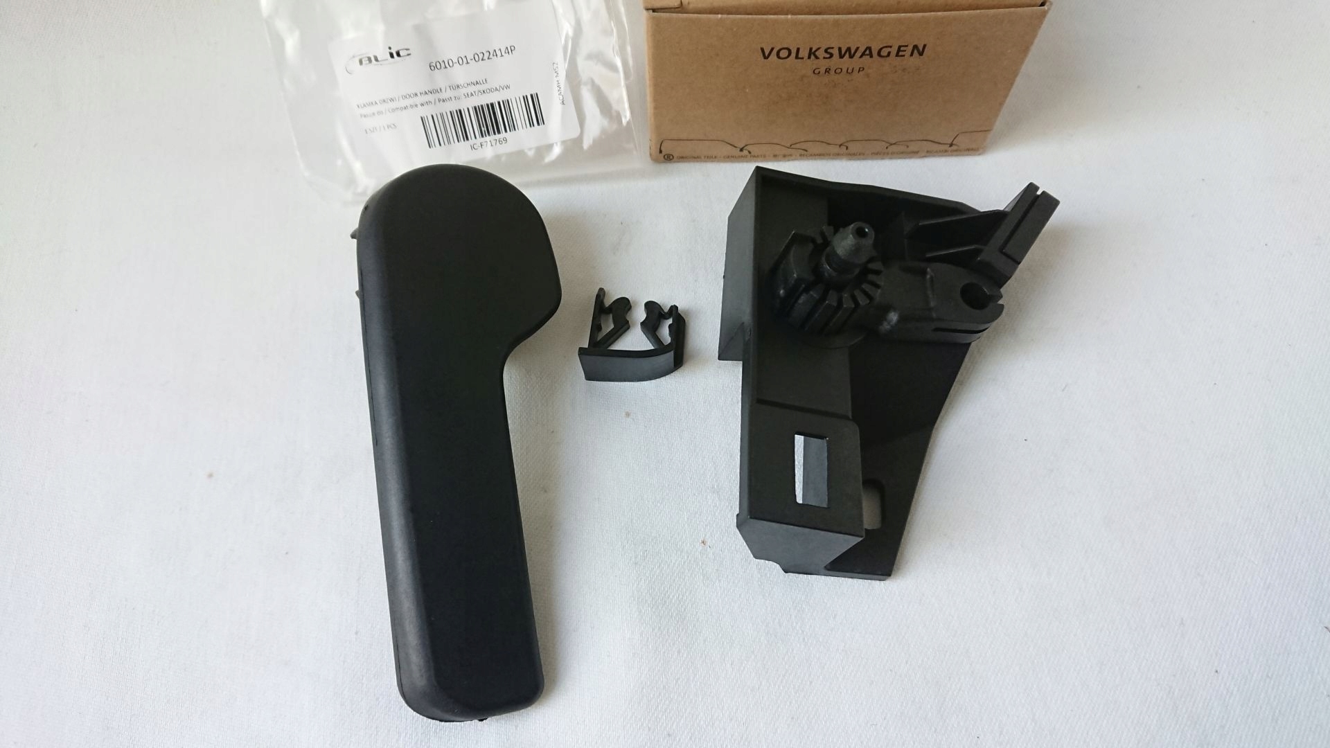 RĄCZKA + UCHWYT OTWIERANIA MASKI VW PASSAT B6 CC EAN (GTIN) 5901655304503