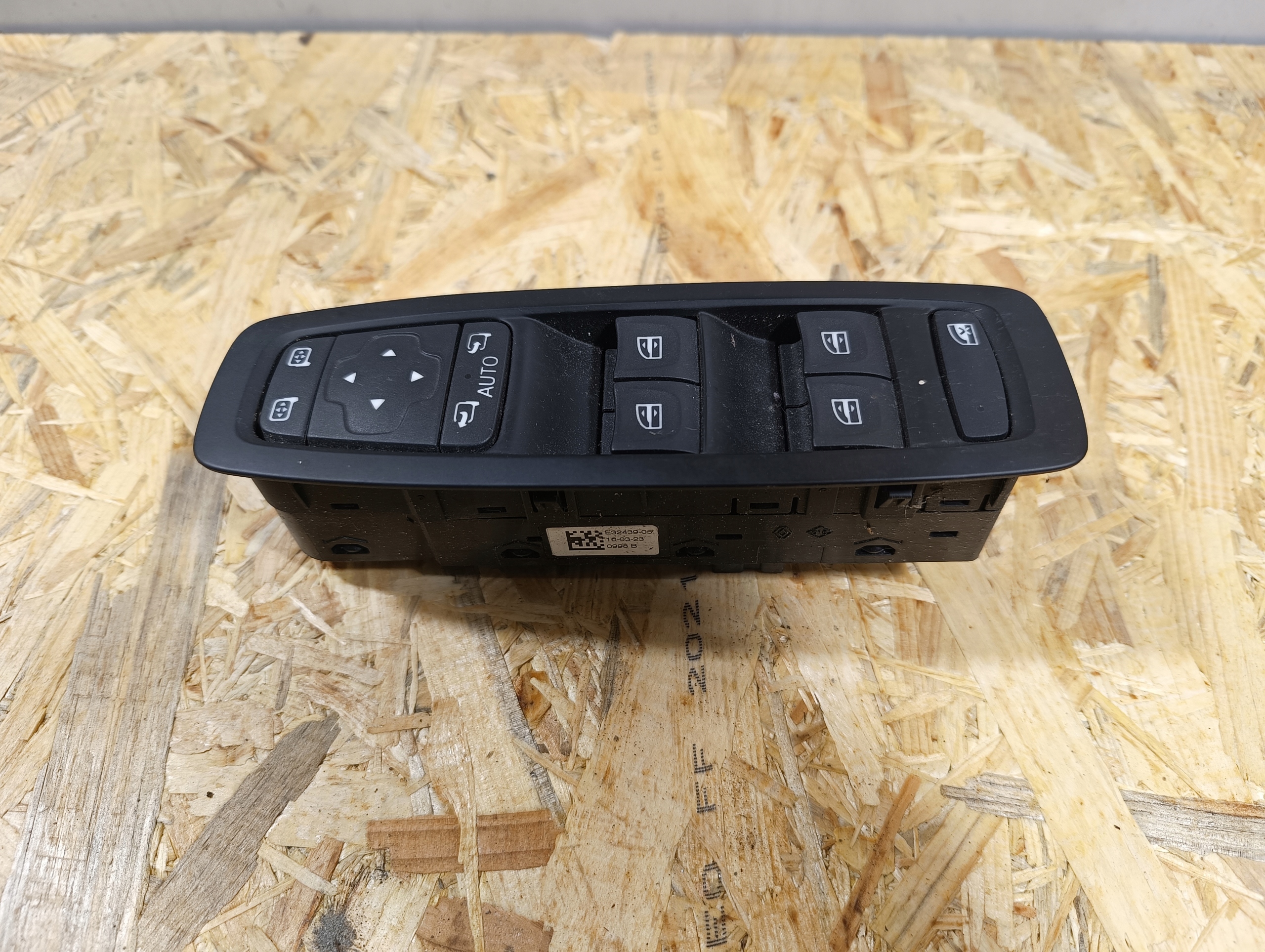 window control switch RENAULT MEGANE IV SCENIC IV e32452-03