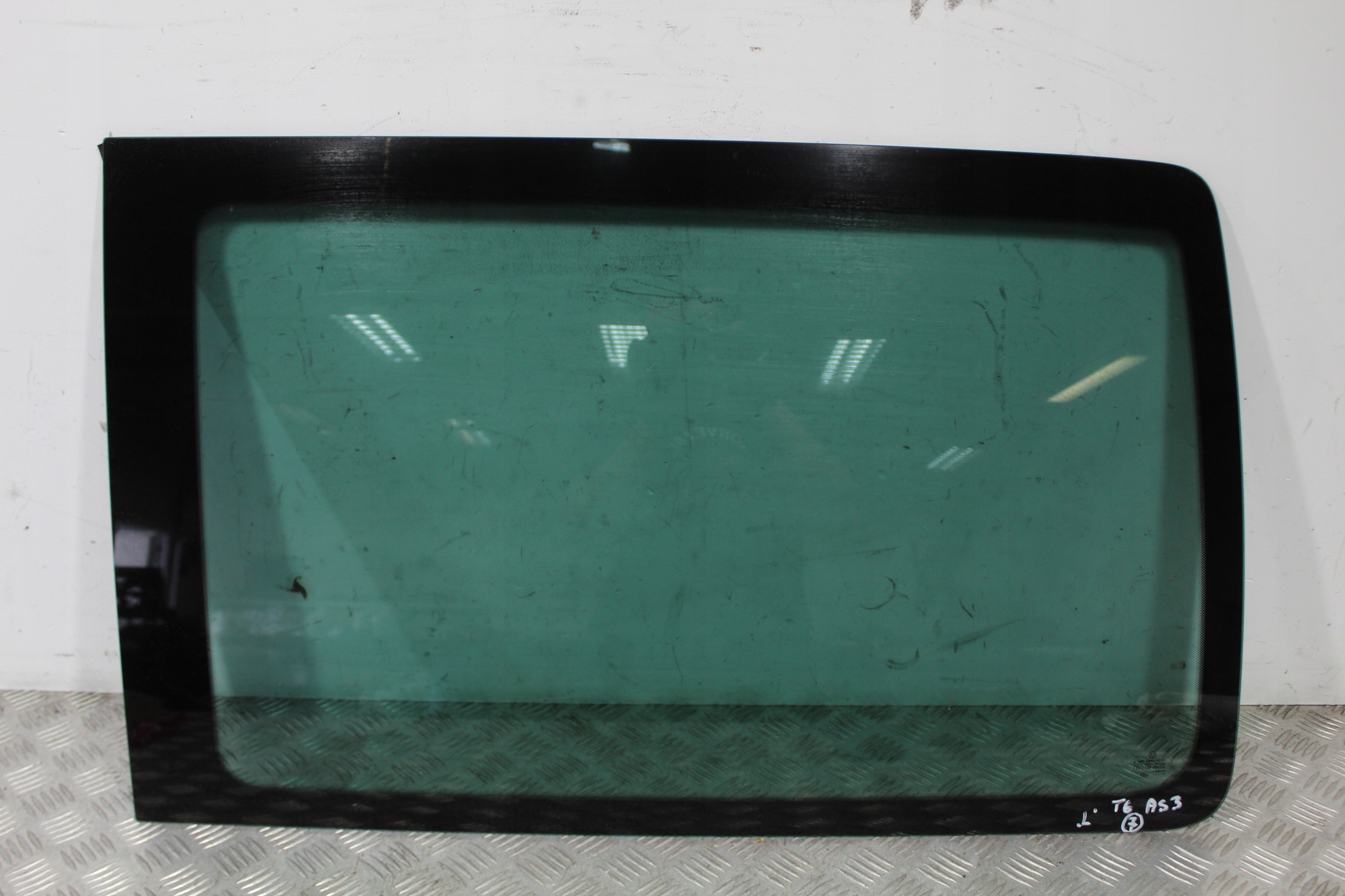 Скло ліве AS3 MULTIVAN CARAVELLE T6 7e5 7E