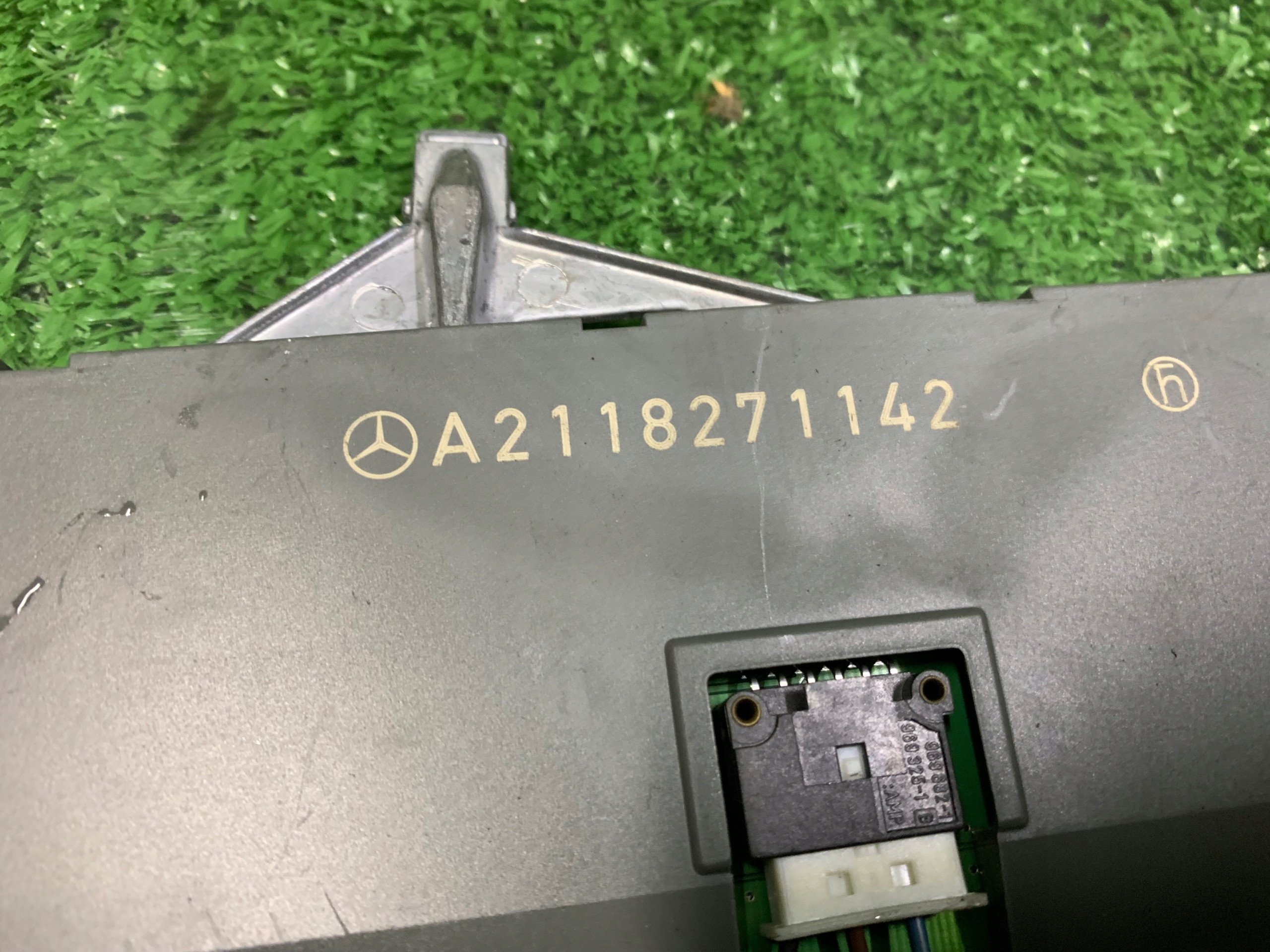 amplifier ANTENY MERCEDES W211 A2118271142