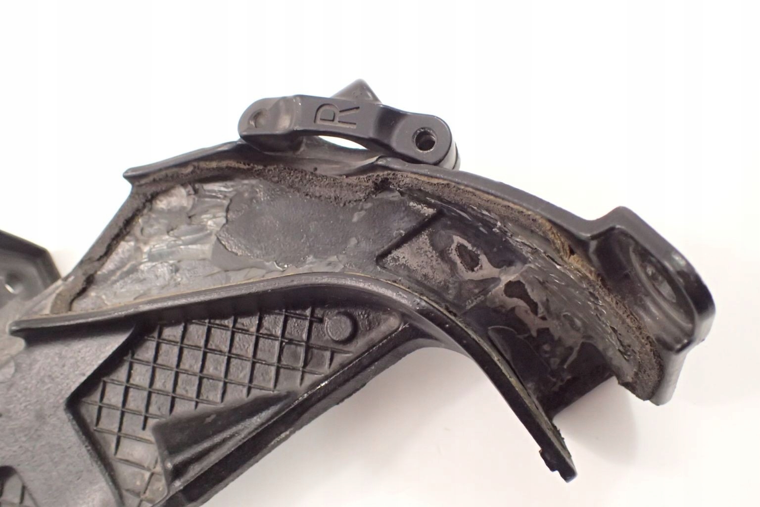 Suzuki GSX-R 1000 K5 K6 Stelaż uchwyt mocowanie wspornik silnika Numer katalogowy części 155740